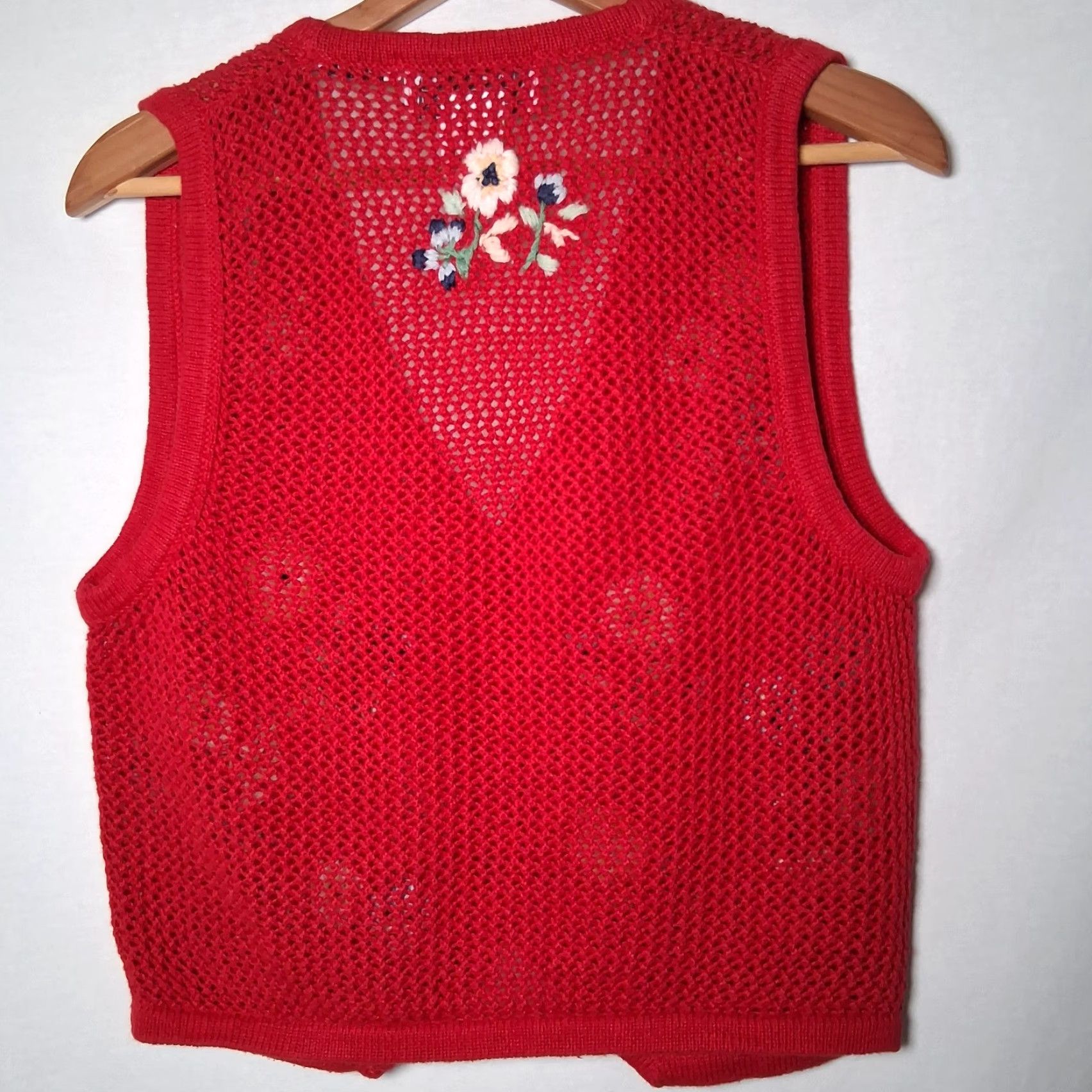 Jantzen VINTAGE Jantzen Sweater Vest Women S Hand Embroidered Floral Red Open Knit Vest Size S / US 4 / IT 40 - 2 Thumbnail