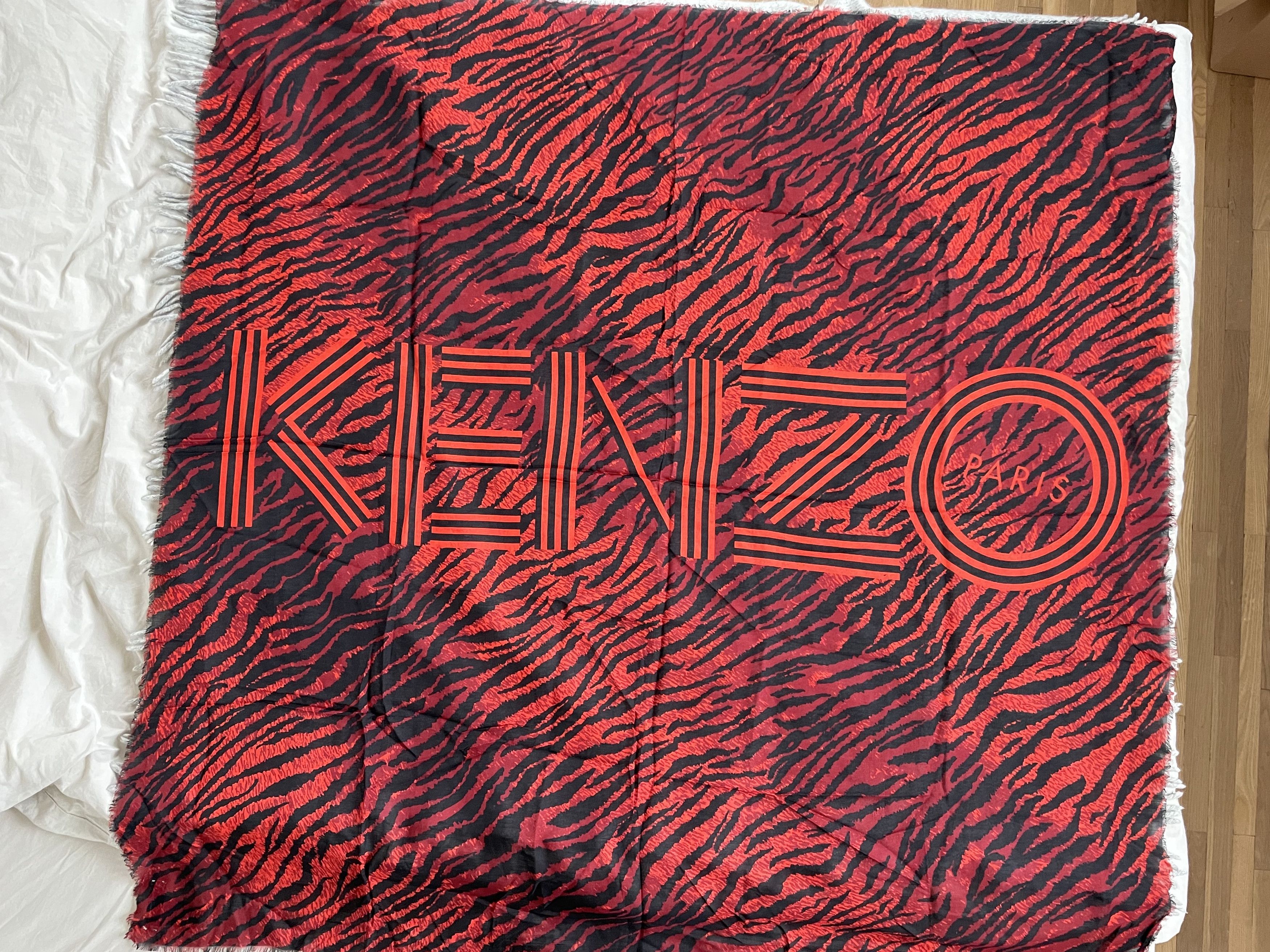 H&M × Kenzo Kenzo x H&M Red Tiger Square Scarf Size ONE SIZE - 3 Thumbnail