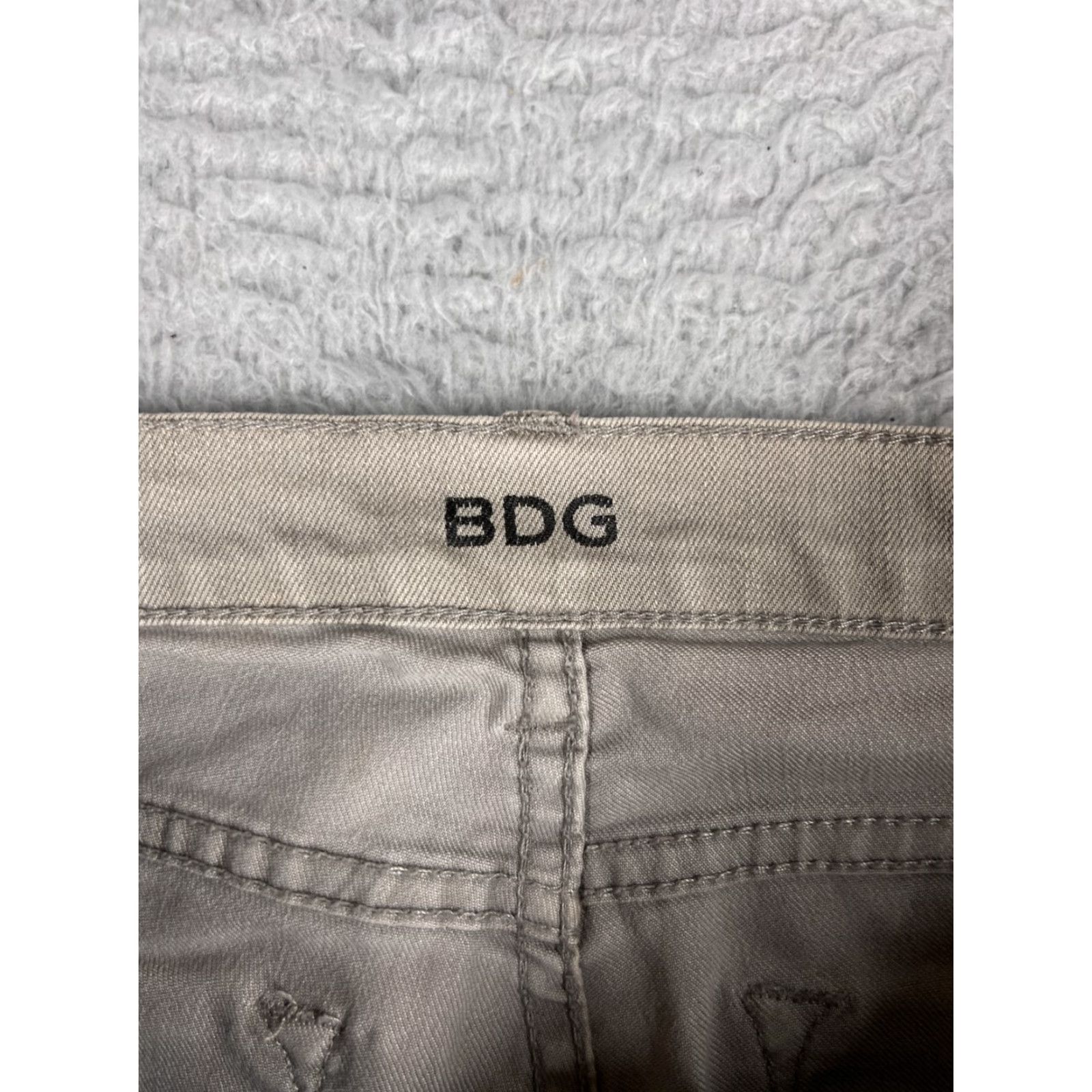 Bdg BDG Jeans Women's Tapered Leg 6 Gray Cotton Blend Regular Fit 5-Pocket Design Size 28" / US 6 / IT 42 - 7 Thumbnail