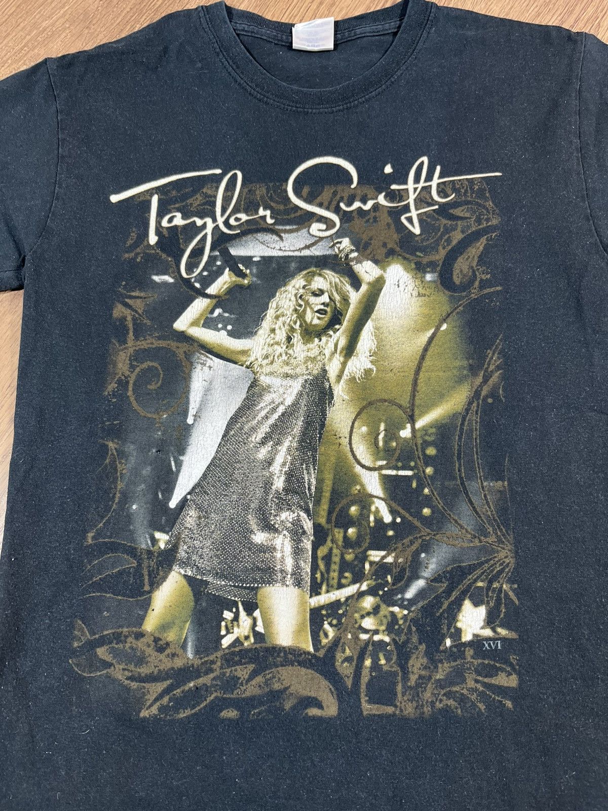 Band Tees 🫶Vintage Taylor Swift Fearless Concert Tour Tee 2009 Size US S / EU 44-46 / 1 - 2 Thumbnail