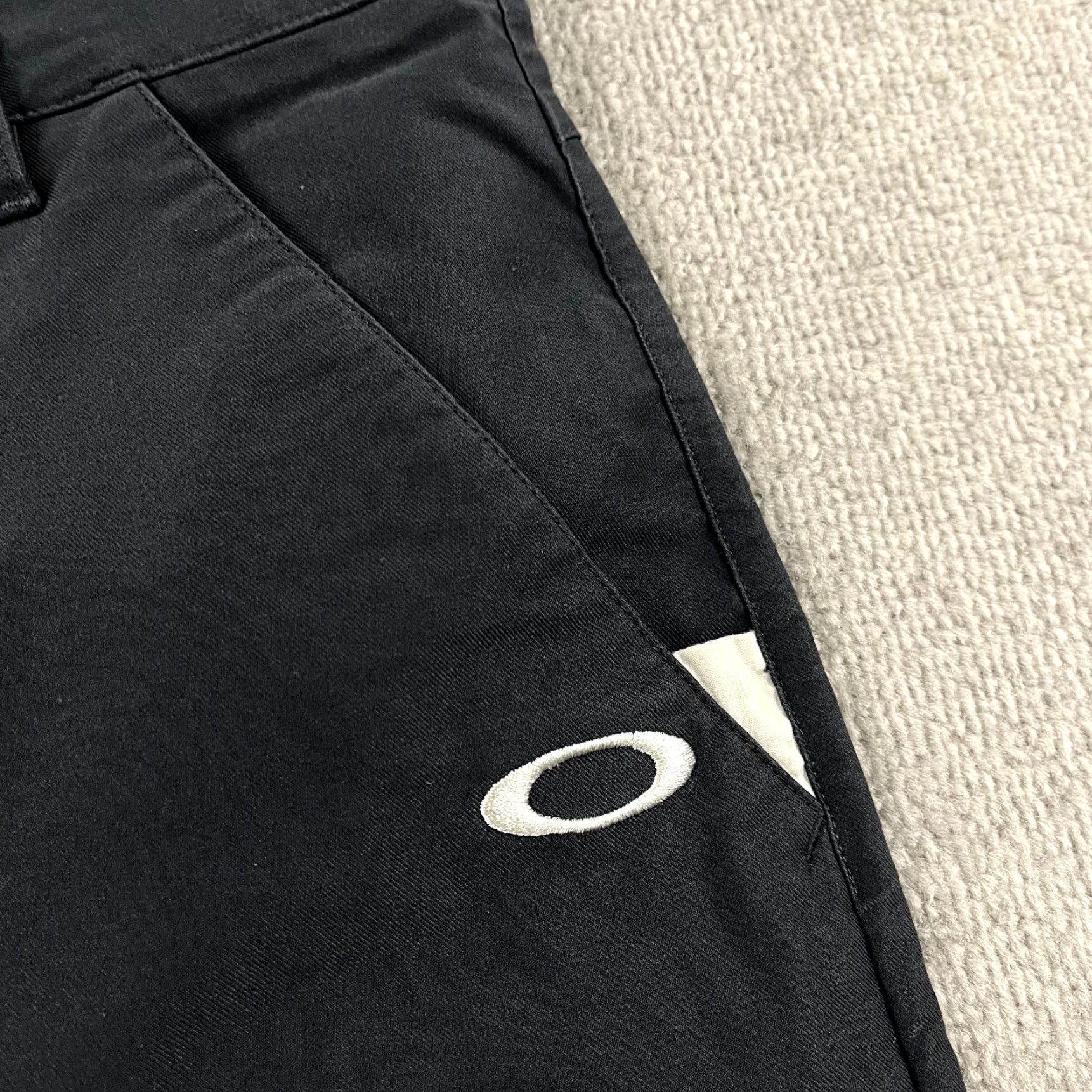 Oakley OAKLEY Pants Mens 36 x 29 Straight Leg Gray Chino Golf Travel Casual Stretch Shirt? Size US 36 / EU 52 - 2 Thumbnail