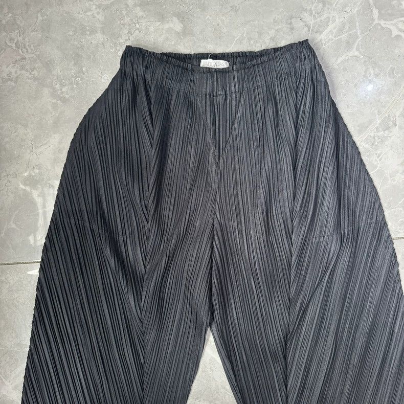 Issey Miyake Issey Miyake size:3 Black pleated irregular-shaped pants Size 31" - 7 Thumbnail