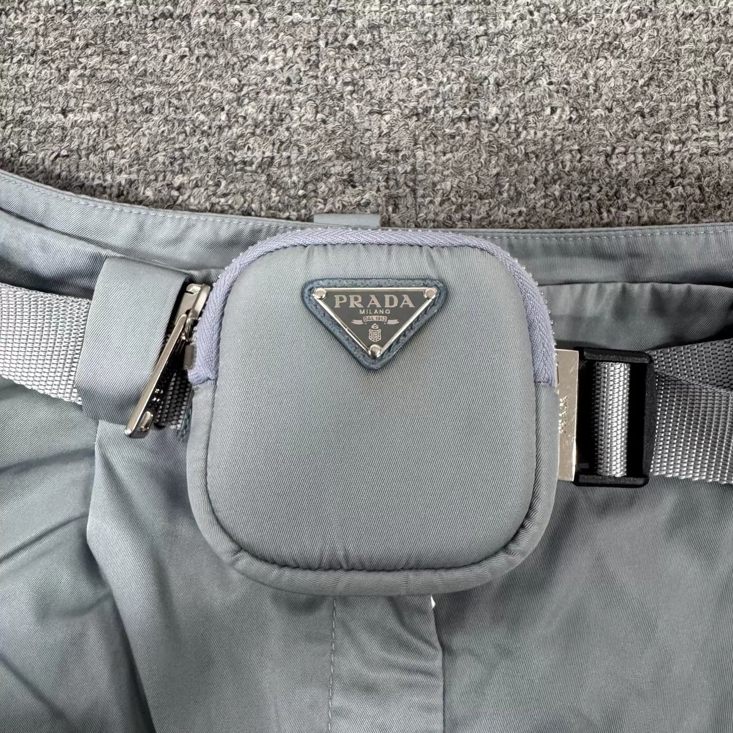 Prada Prada Re-Nylon Triangle Logo Waistbag Short 40 Size 27" / US 4 / IT 40 - 4 Thumbnail