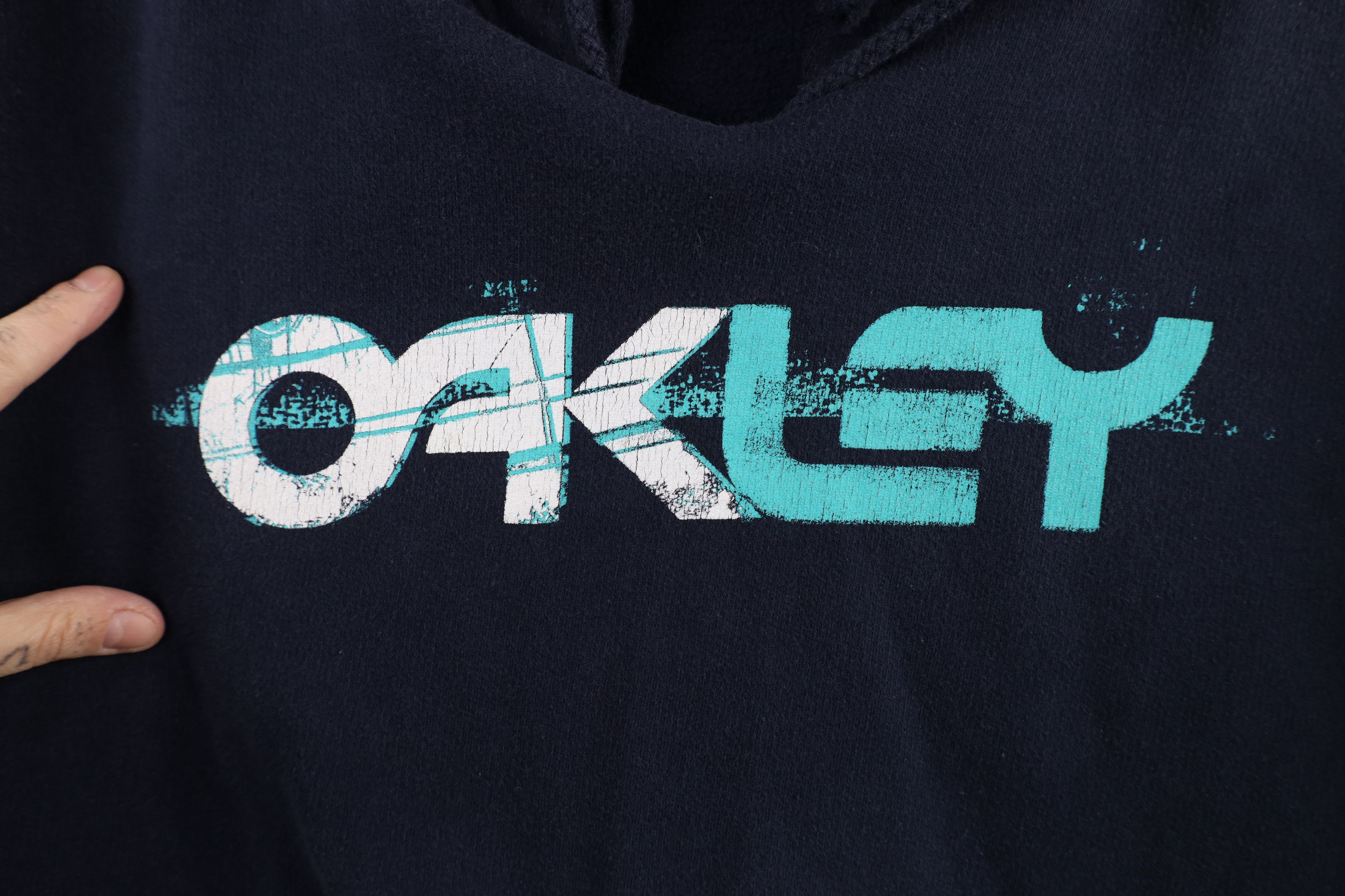 Oakley × Vintage Vintage Y2K Oakley Spell Out Hoodie Sweatshirt Navy Blue Size US XL / EU 56 / 4 - 6 Thumbnail