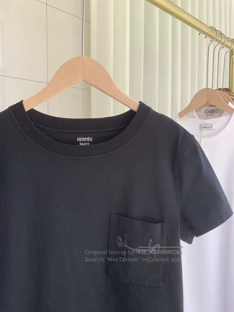 Hermes Hermes Pocket Embroidered Short-Sleeve T-Shirt Size XS / US 0-2 / IT 36-38 - 2 Thumbnail