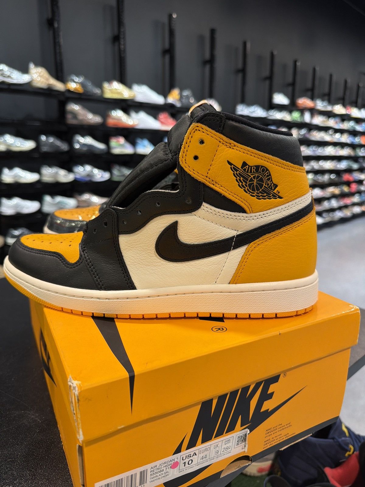 Jordan Brand Jordan 1 High Taxi Size-10 Brand New Quick Ship Size US 10 / EU 43 - 5 Thumbnail