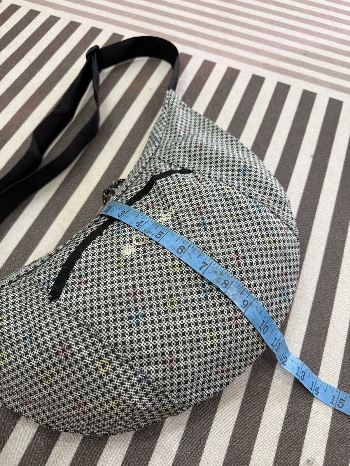 Columbia 🔥🔥🔥ARCHIVE COLUMBIA SLING BAG Size ONE SIZE - 7 Thumbnail