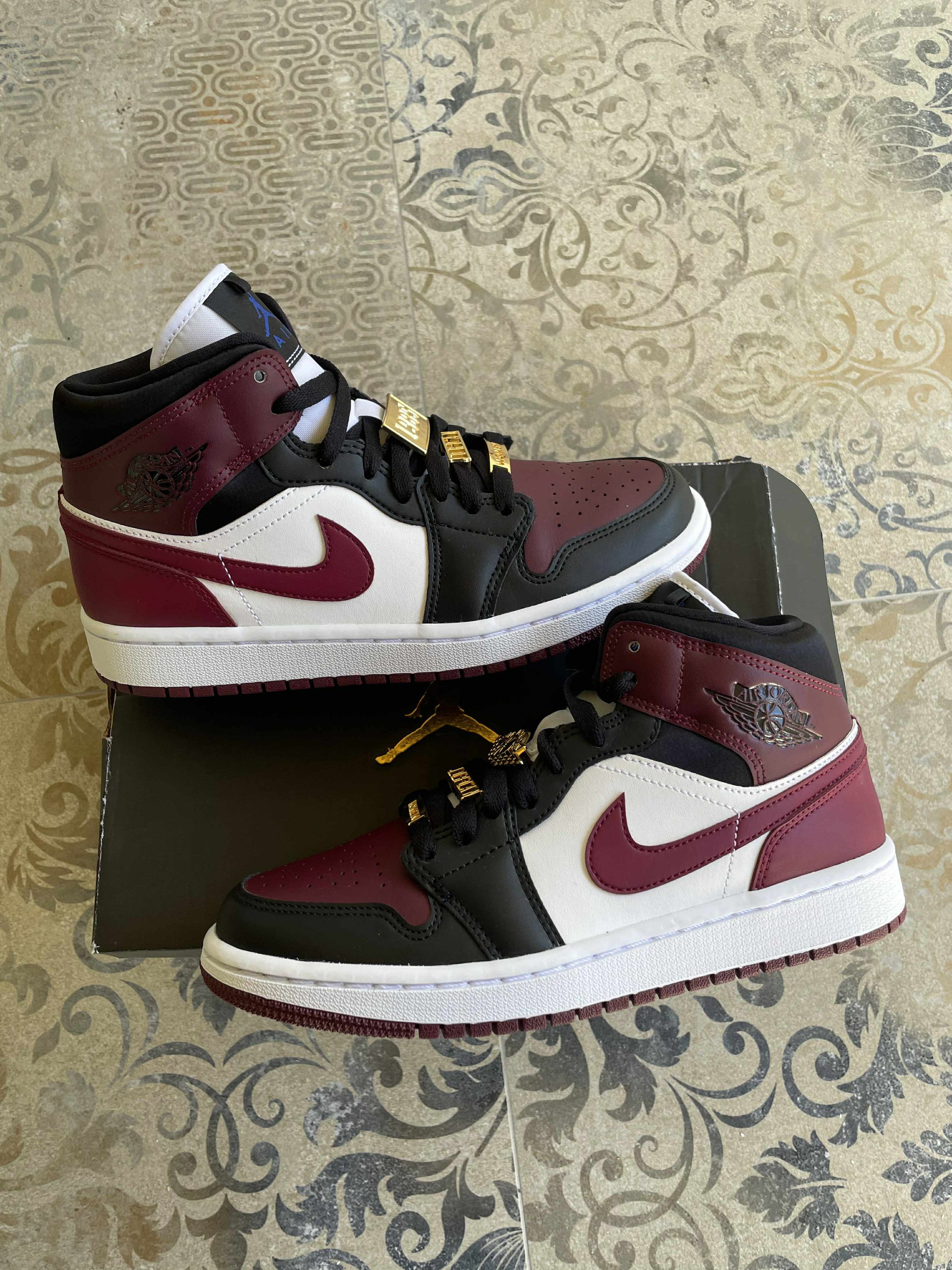 Jordan Brand Womens Air Jordan 1 Mid Beetroot Burgundy US7.5 Size US 6 / EU 39 - 11 Thumbnail