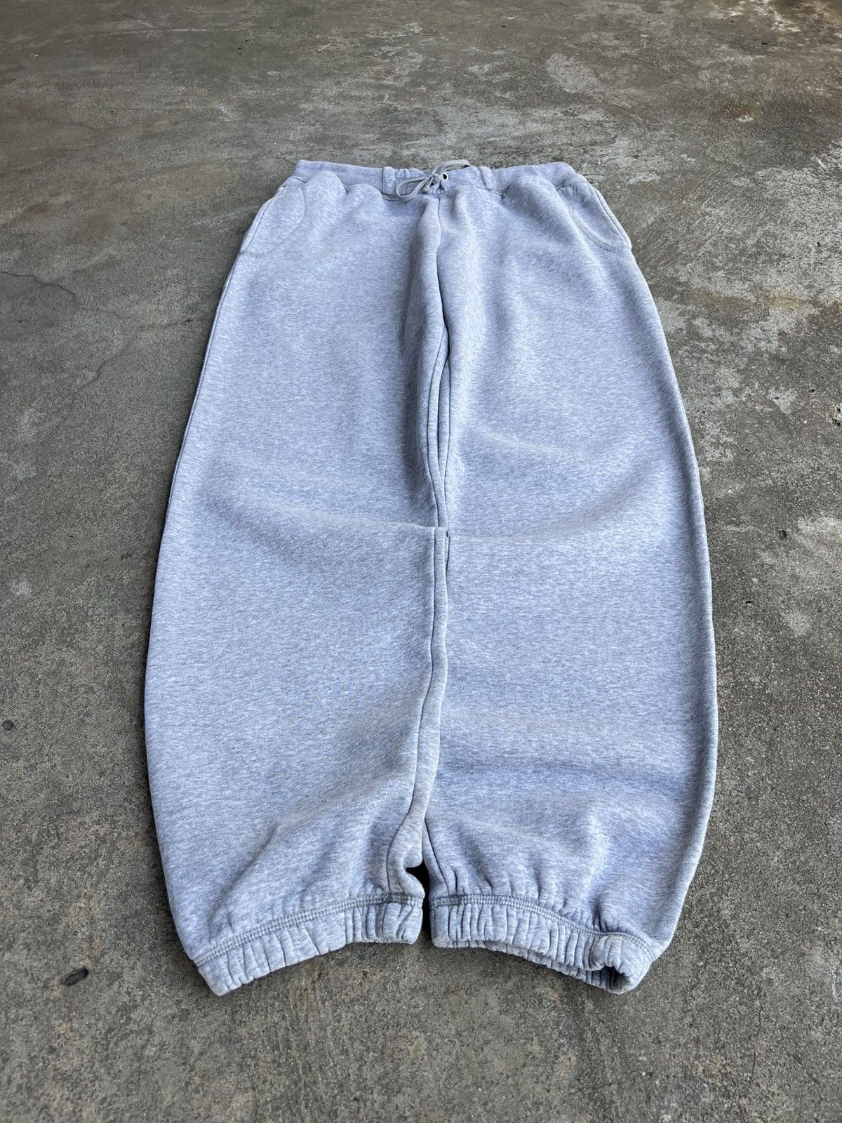 Nike × Vintage Crazy Vintage Y2K/2000s Baggy Light Grey Nike Sweatpants Size US 32 / EU 48 - 1 Thumbnail