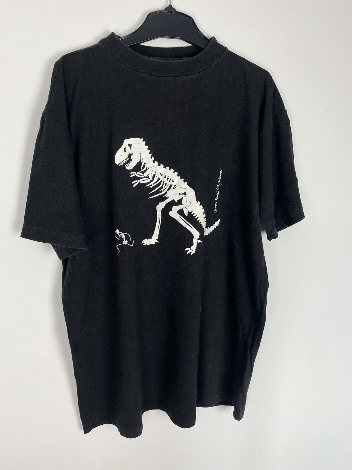 Band Tees × Japanese Brand × Vintage Vintage 90s Dinosaur Skeleton Royal City Tee Faded Size US XL / EU 56 / 4 - 1 Thumbnail