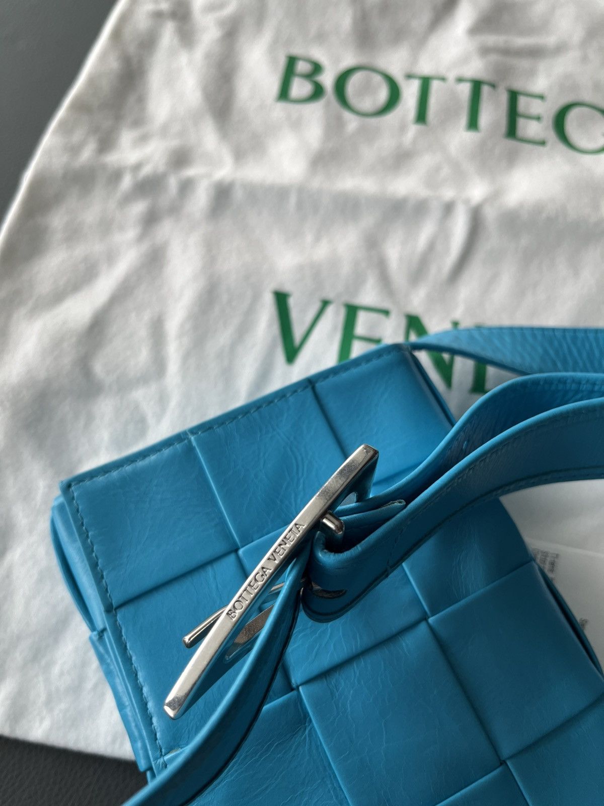 Bottega Veneta $3k value Super Runway Brand New Cassette Bag Waxed Leather Size ONE SIZE - 21 Thumbnail