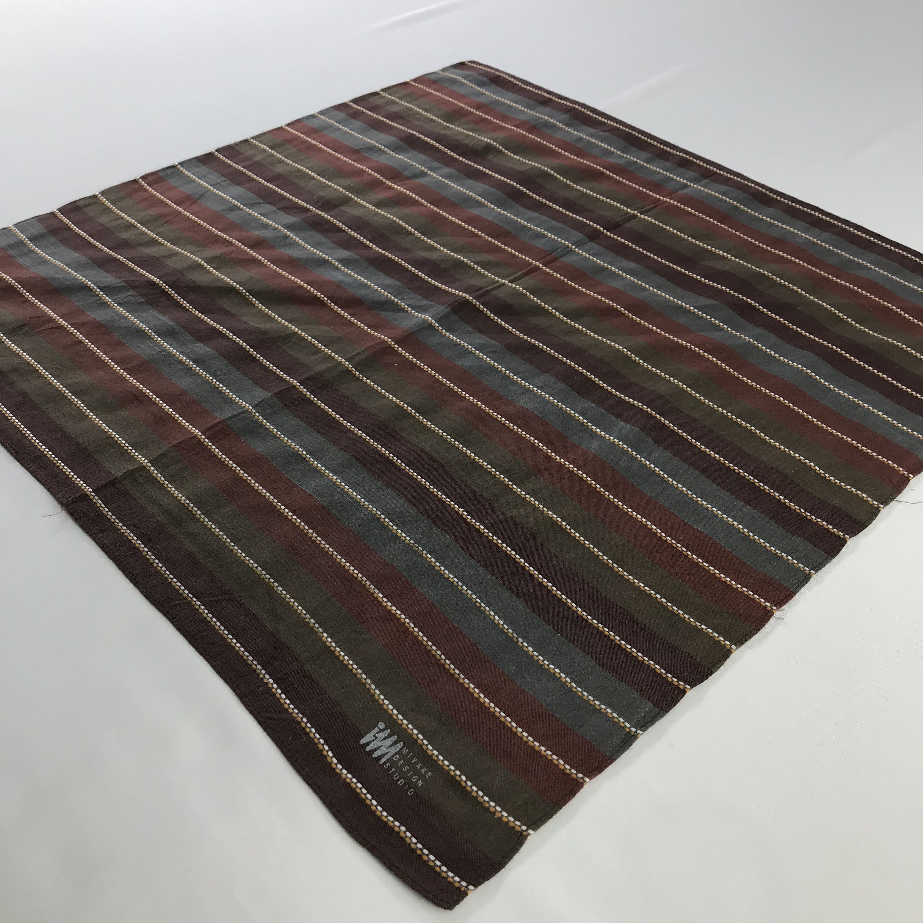 Issey Miyake Issey Miyake Bandana / Handkerchief / Neckerchief - S401 Size ONE SIZE - 2 Thumbnail