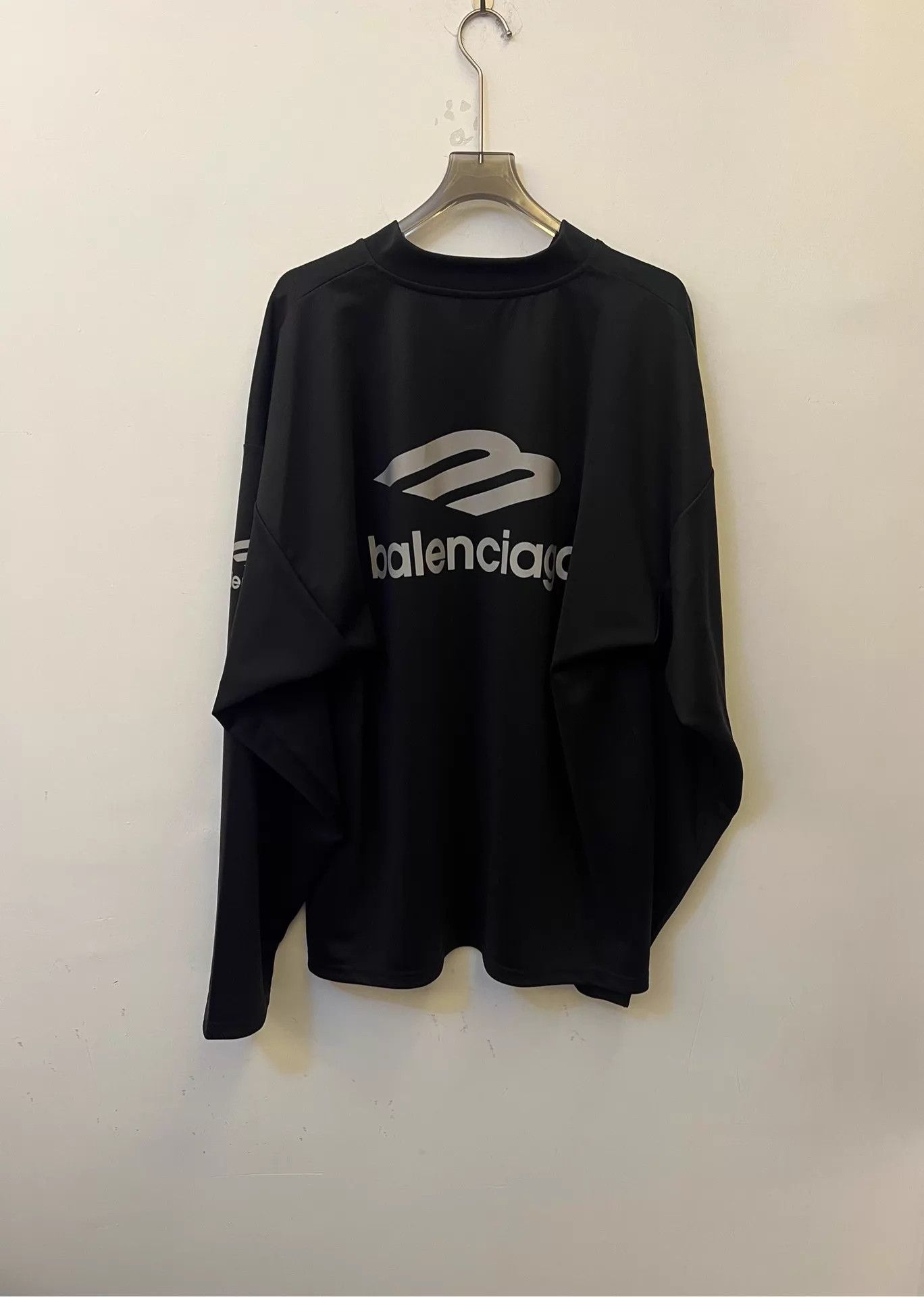 Balenciaga Balenciaga FW24 SKIWEAR V-neck LS Oversize T-shirt Men Black XS Size US XS / EU 42 / 0 - 3 Thumbnail