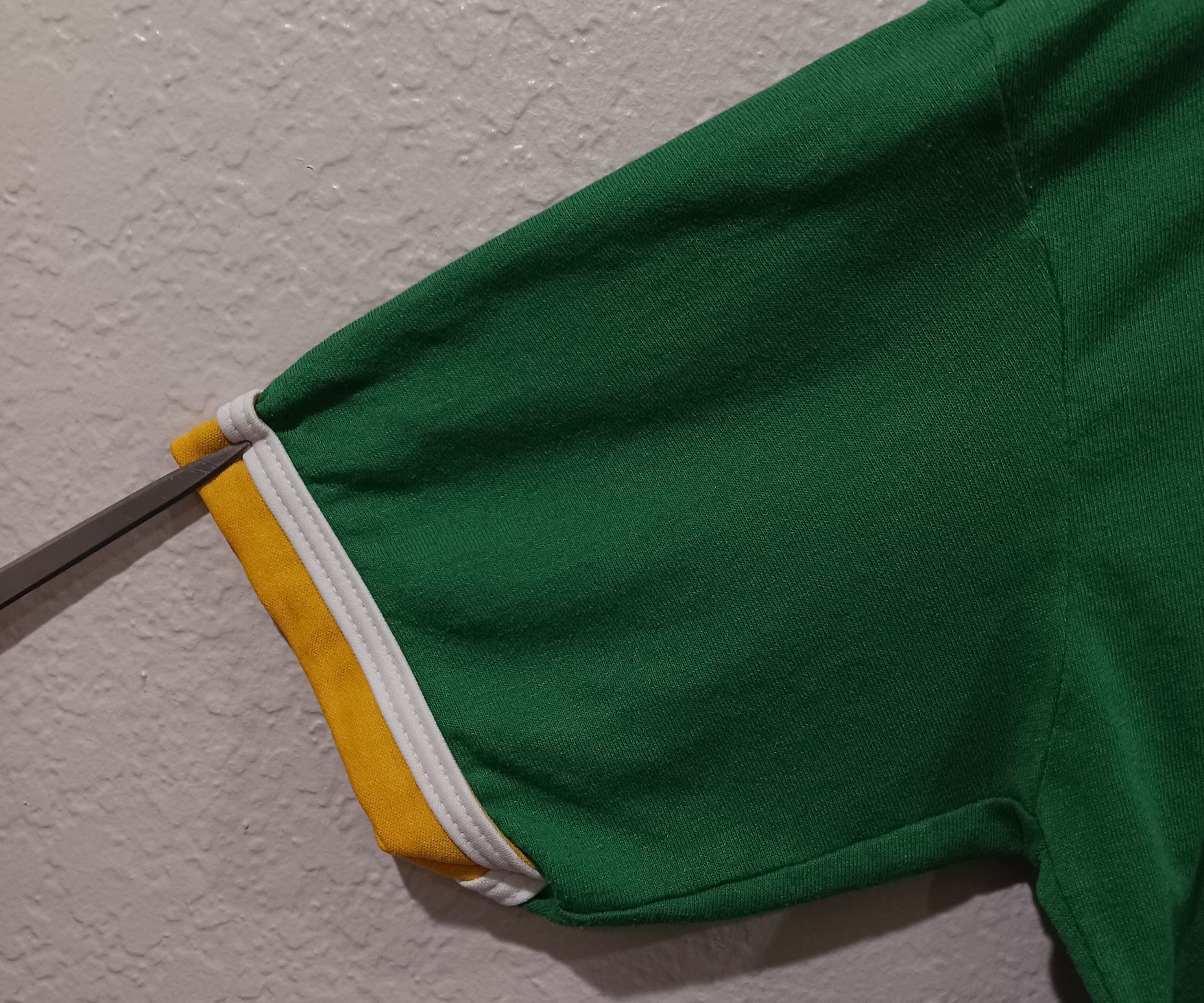 Vintage Don Alleson Athletic St. Kevin Track Vintage 90s V-Neck Tee Size US L / EU 52-54 / 3 - 14 Thumbnail