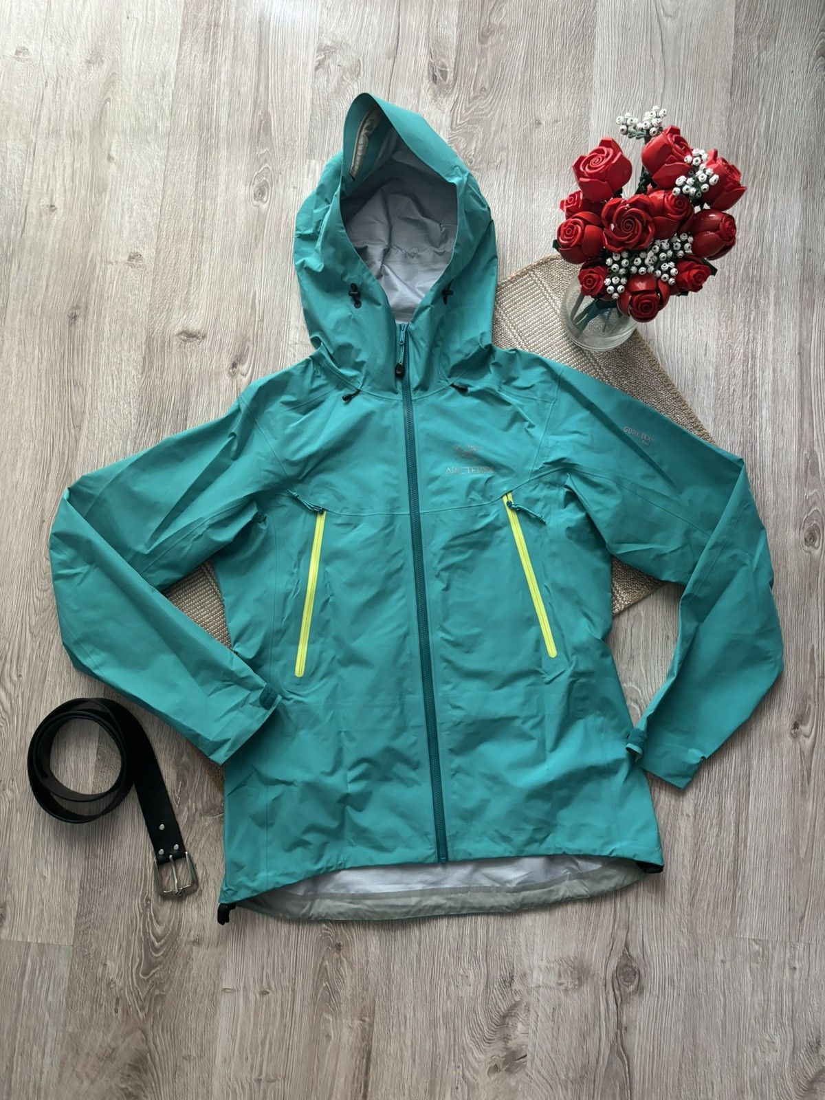 image of Arcteryx x Goretex Windbreaker Jacket Arc’Teryx Gore Tex Pro Size L in Green, Women's