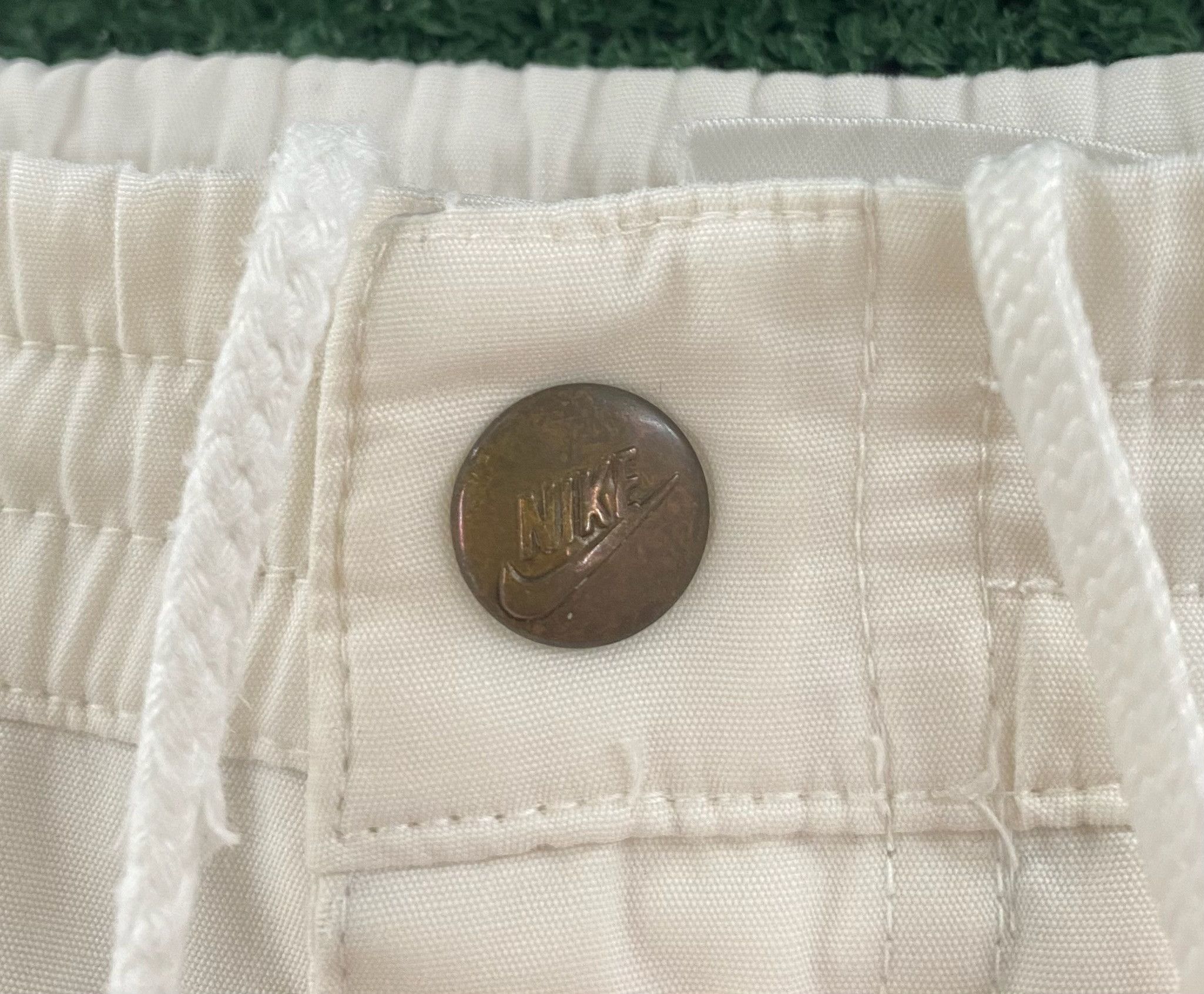 Nike 90’s Nike Spellout Grey Tag White Tennis Shorts Large Size US 38 / EU 54 - 4 Thumbnail
