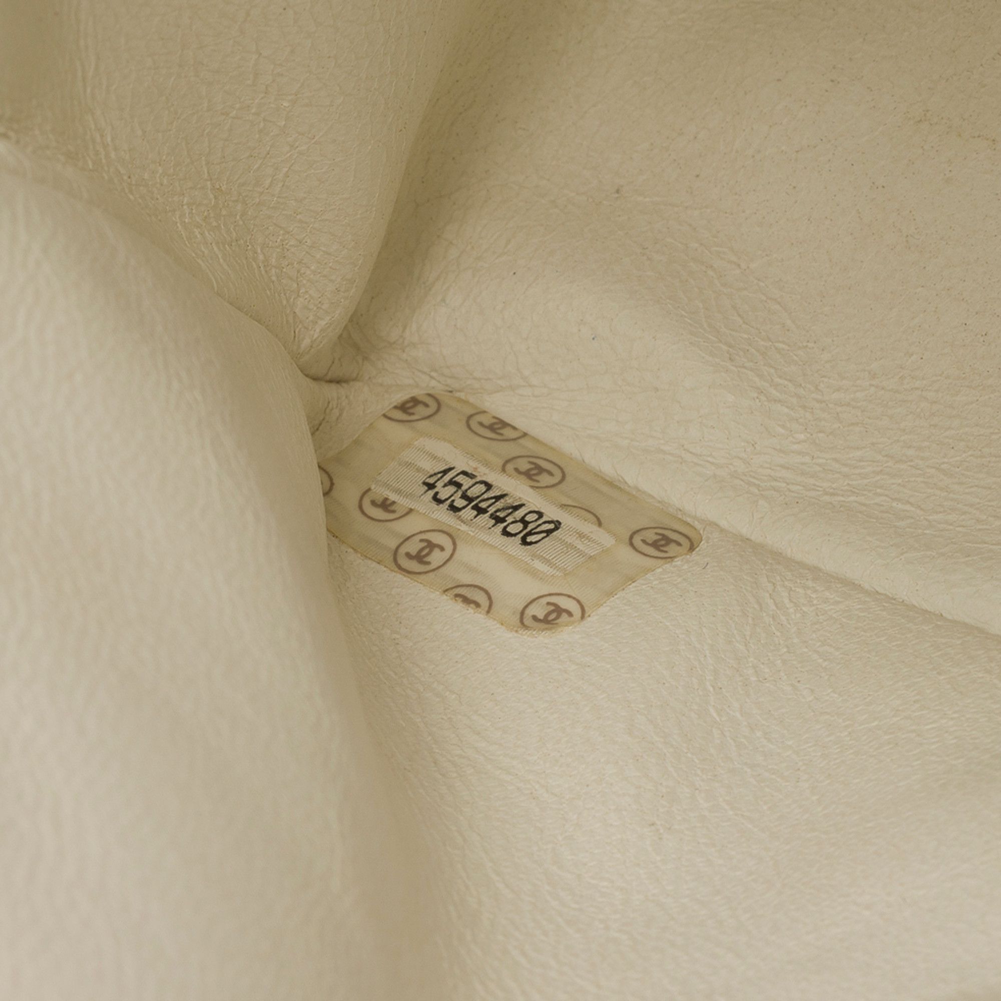 Chanel Chanel Timeless Classique in White Leather Size ONE SIZE - 7 Thumbnail