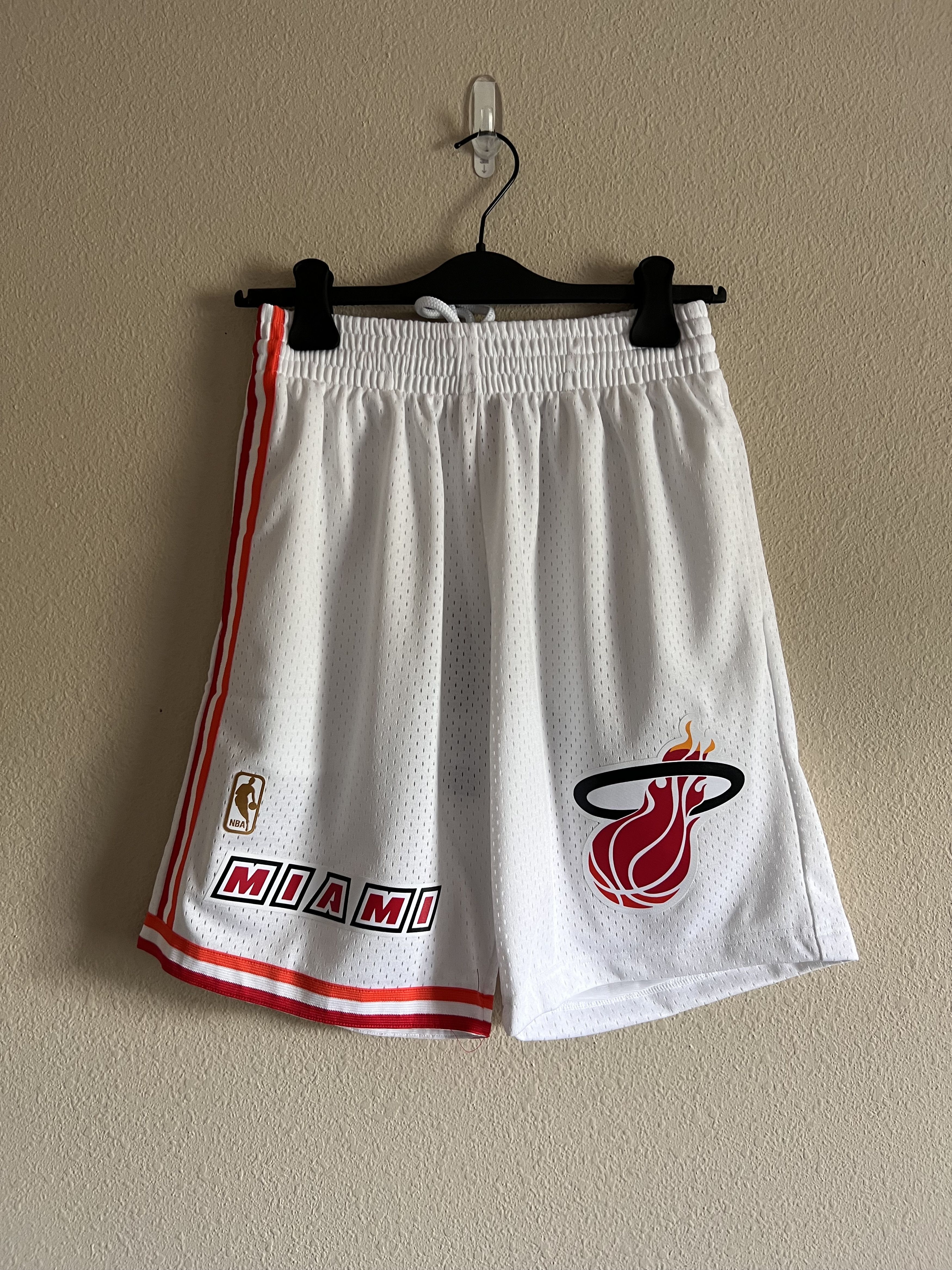Mitchell & Ness Mitchell & Ness Miami Heat Swingman Shorts 96-97 Size US 30 / EU 46 - 1 Thumbnail