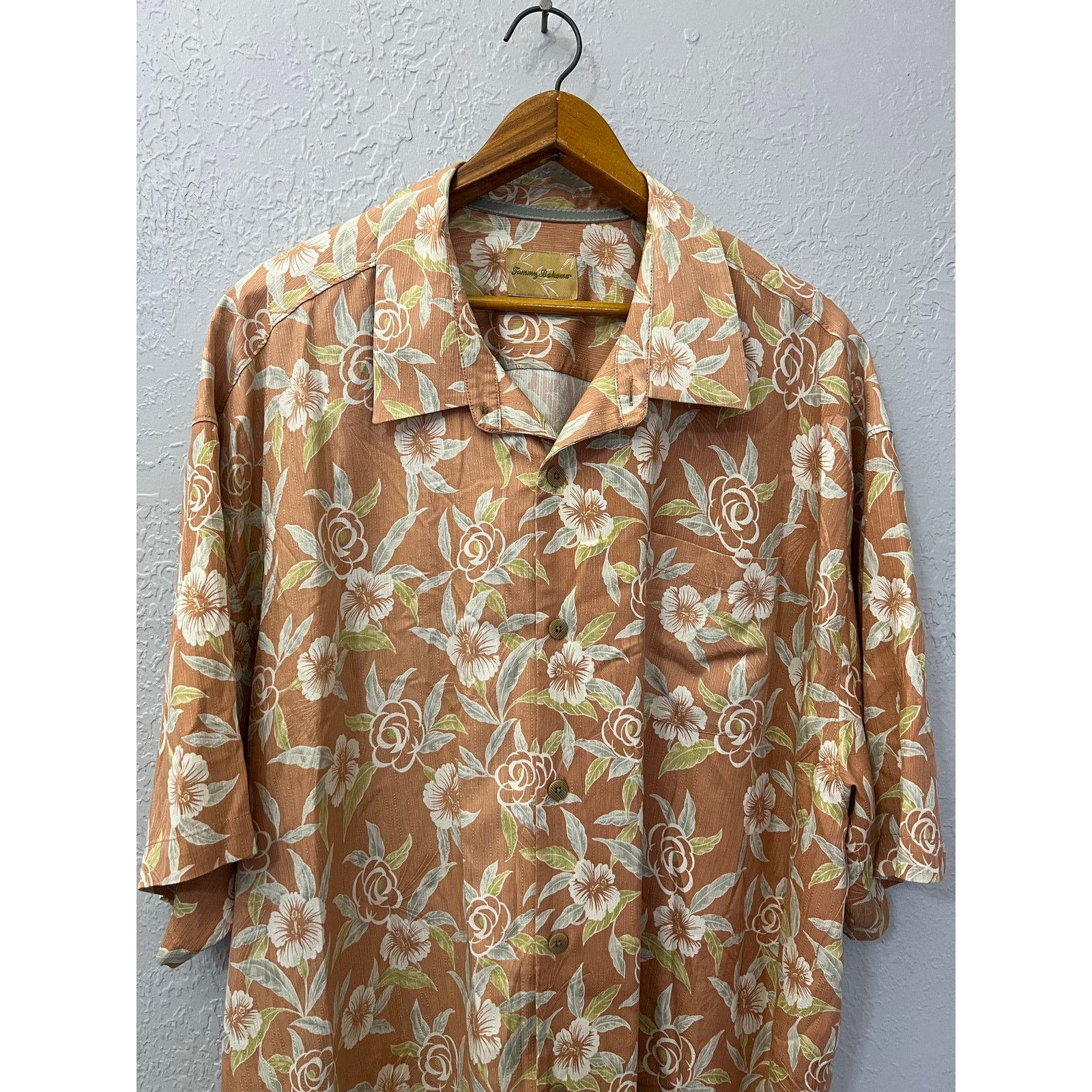 Tommy Bahama Tommy Bahama 100% Silk Hawaiian Shirt Mens XXL Floral Camp Size US XL / EU 56 / 4 - 2 Thumbnail