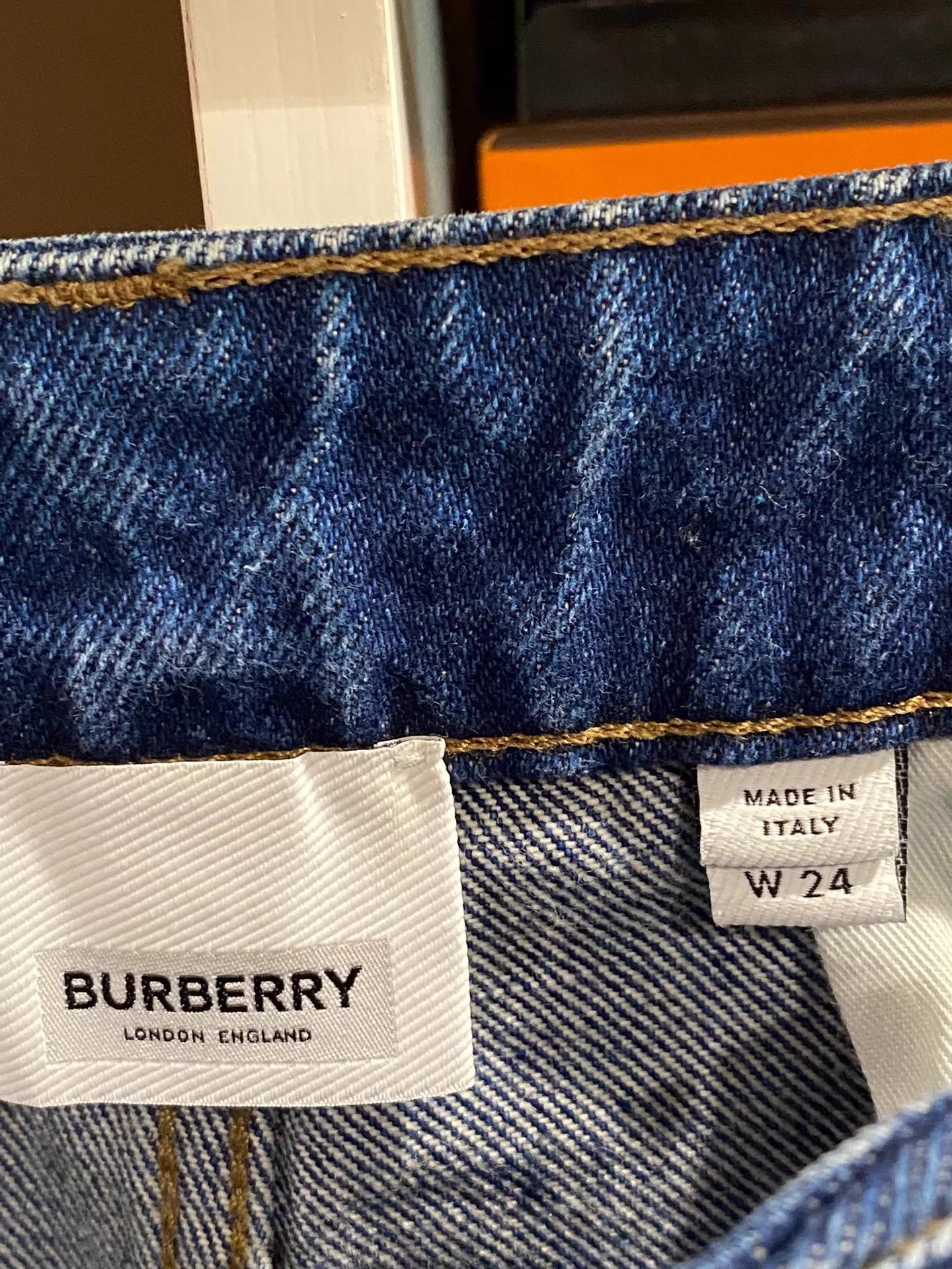 Burberry Burberry 24 Jeans Tailored Fit Flattering Legs Size 24" / US 00 / IT 34 - 3 Thumbnail