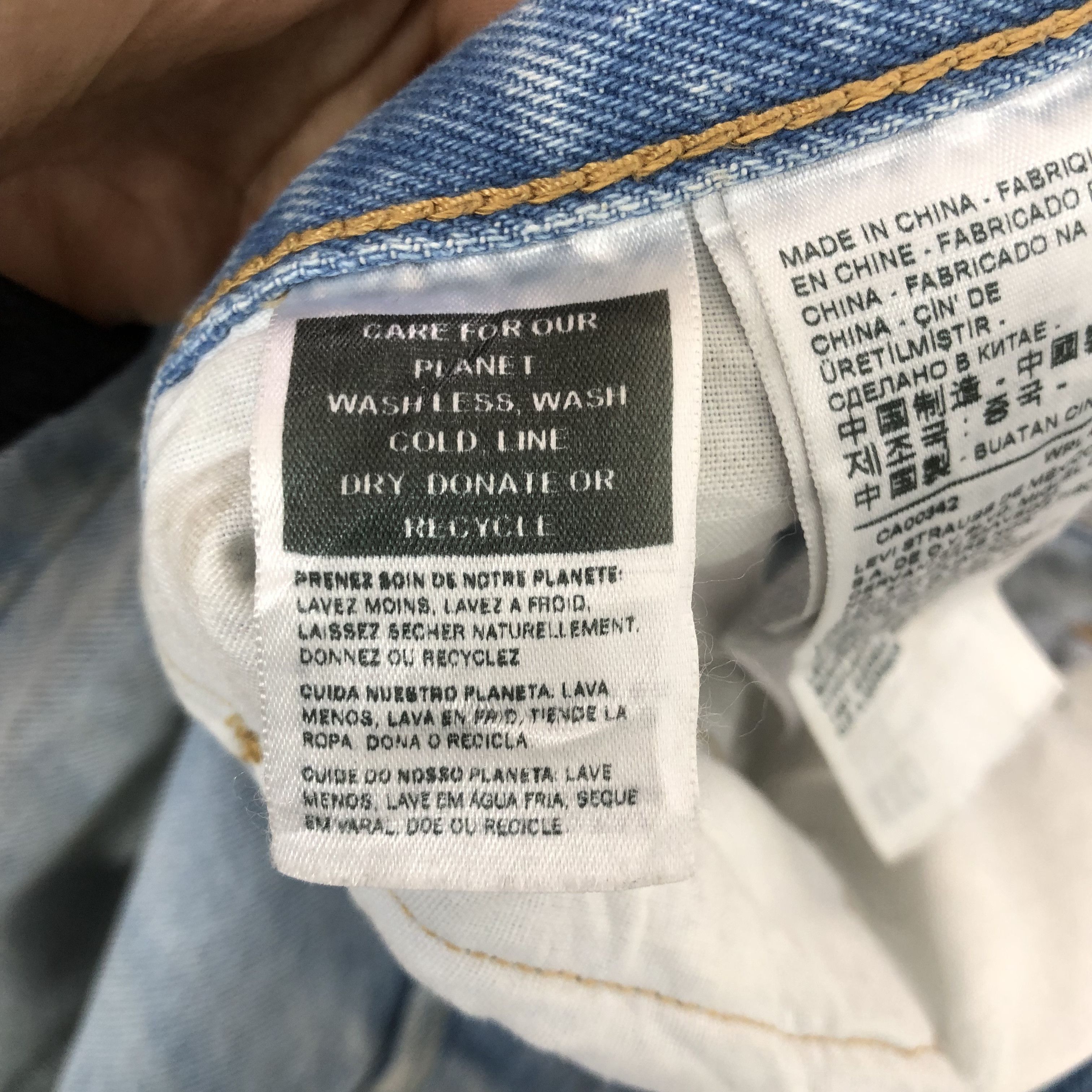 Levi's Vintage Levis 501 Light Wash Jeans Levi's Sun Faded Denim Size US 32 / EU 48 - 9 Thumbnail