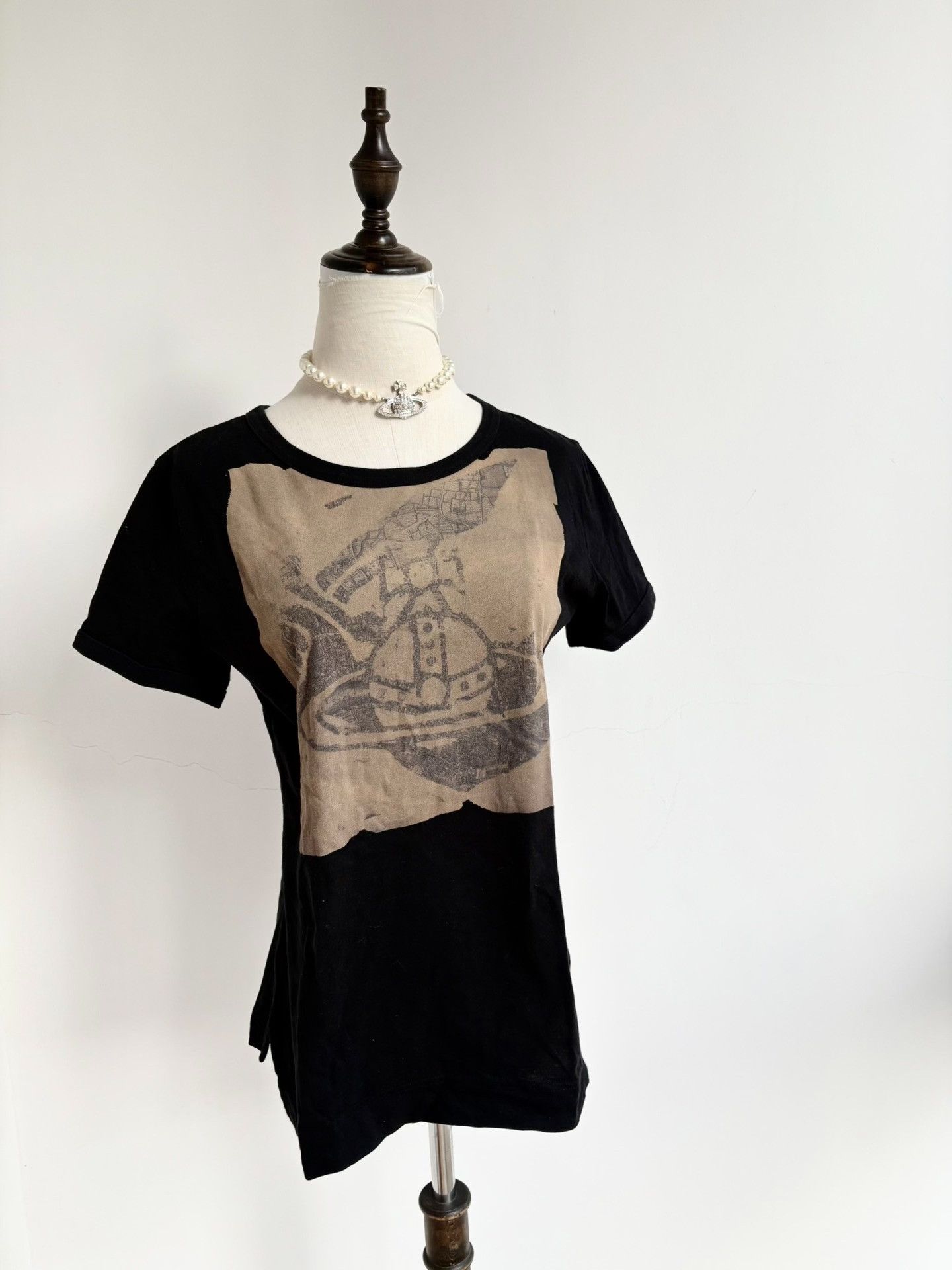 Vivienne Westwood Vivienne Westwood Vintage Black Saturn T-shirt Size S / US 4 / IT 40 - 1 Thumbnail