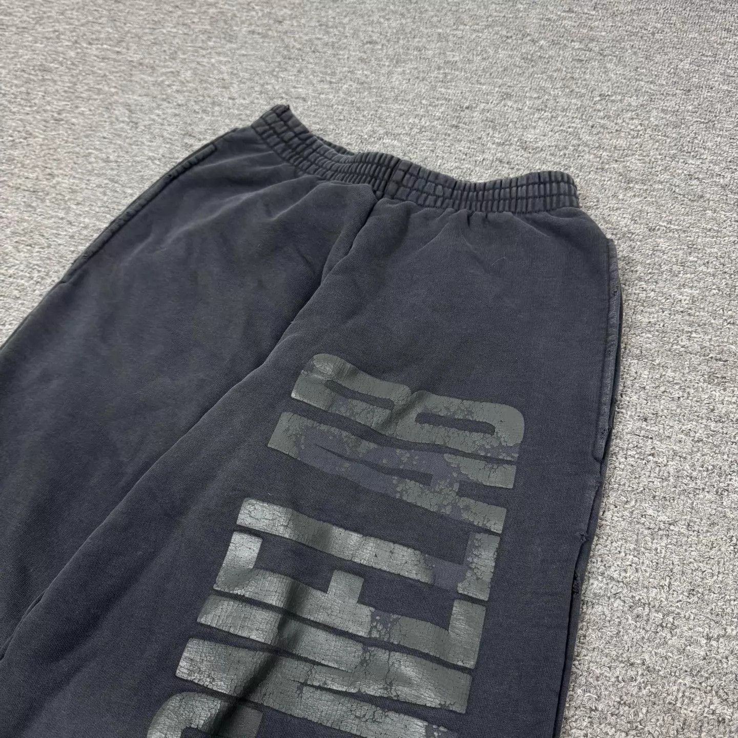 Balenciaga Balenciaga Black Distressed Logo Hem Sweatpants Size US 33 - 4 Thumbnail