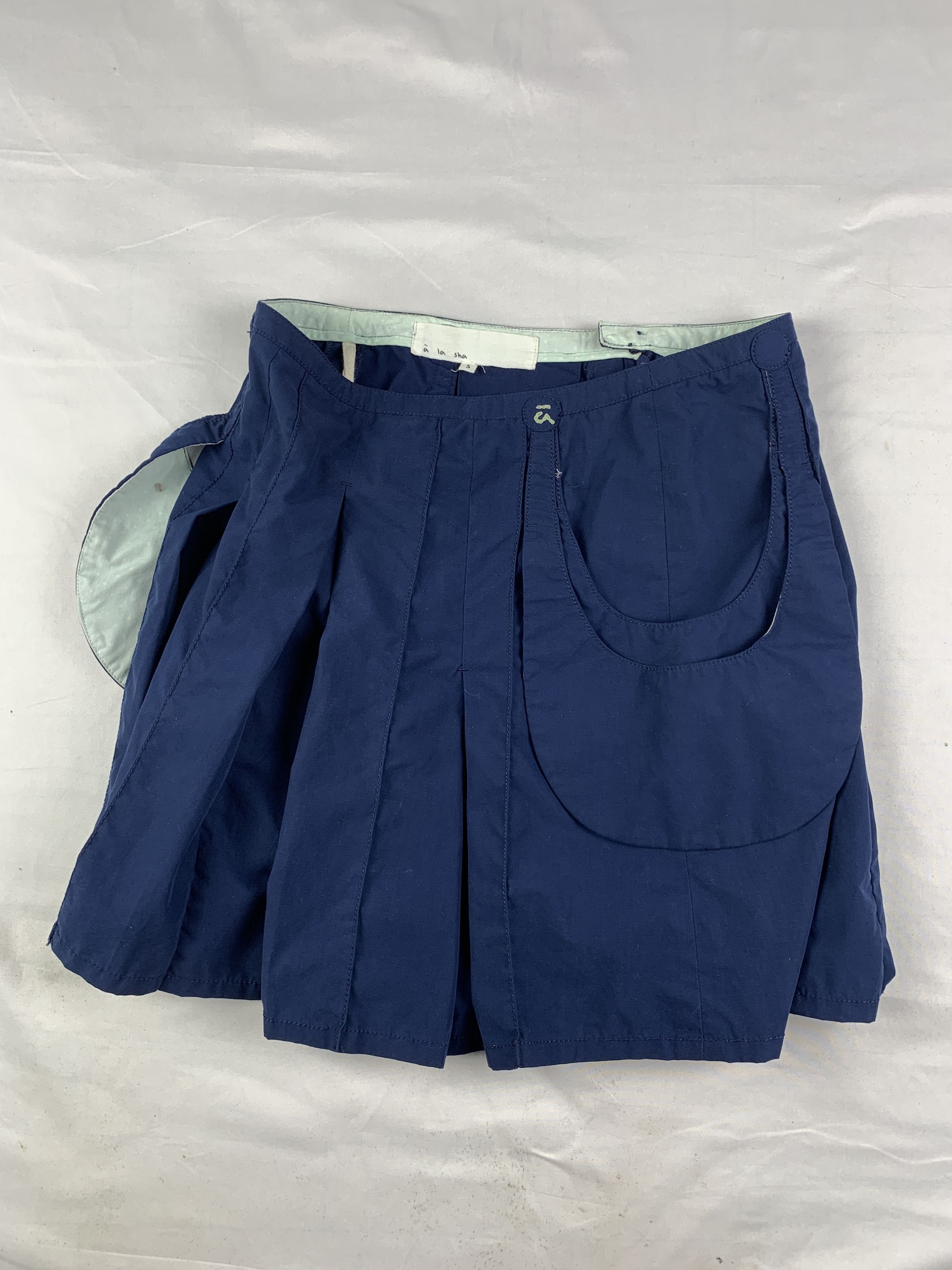 Japanese Brand a la sha Navy Pleated Embroidered Mini Skirt (S/28) Size 28" / US 6 / IT 42 - 4 Thumbnail