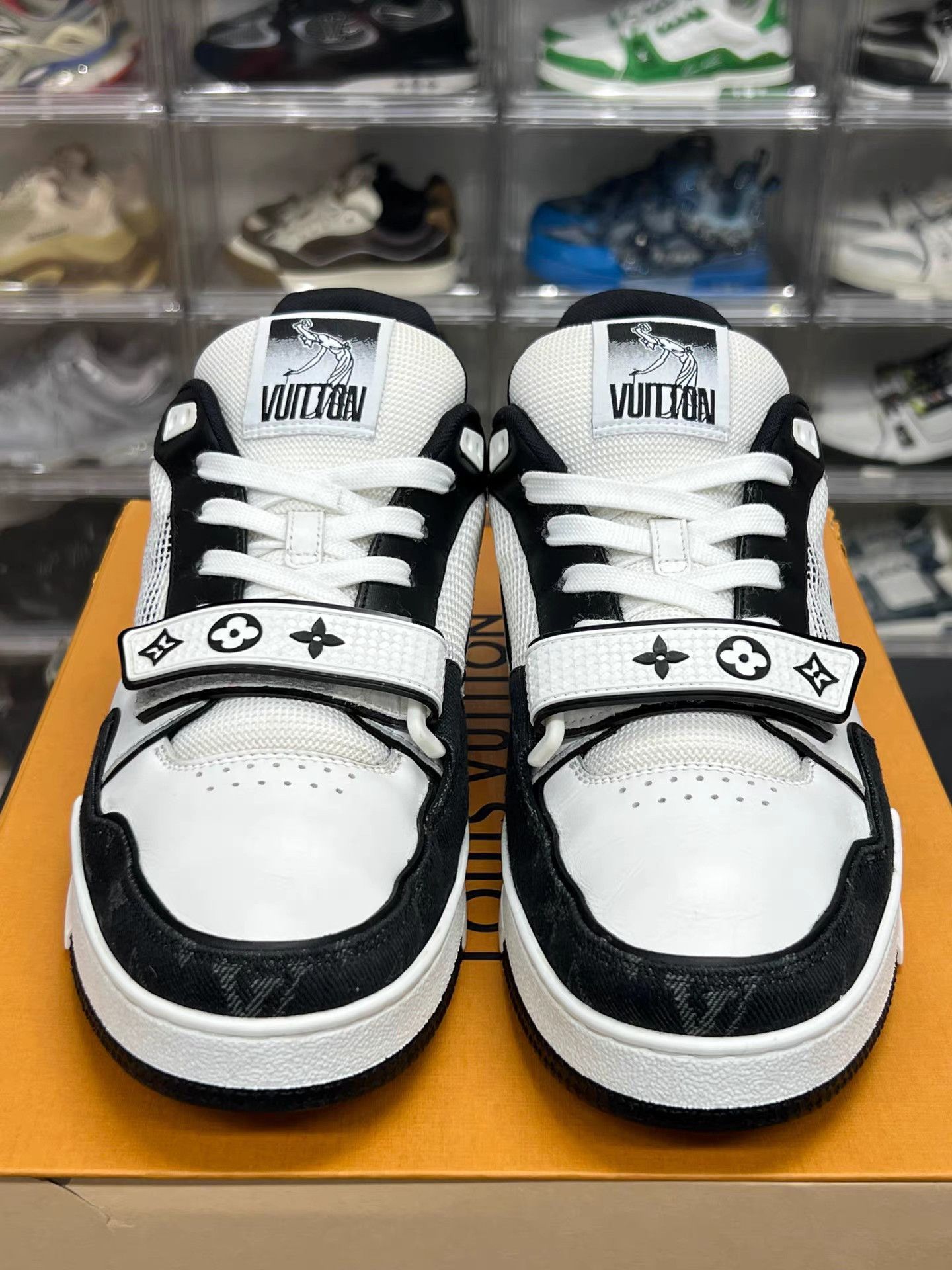 Louis Vuitton Louis Vuitton Trainer Black & White Velcro Sneakers K15 Size US 9.5 / EU 42-43 - 2 Thumbnail