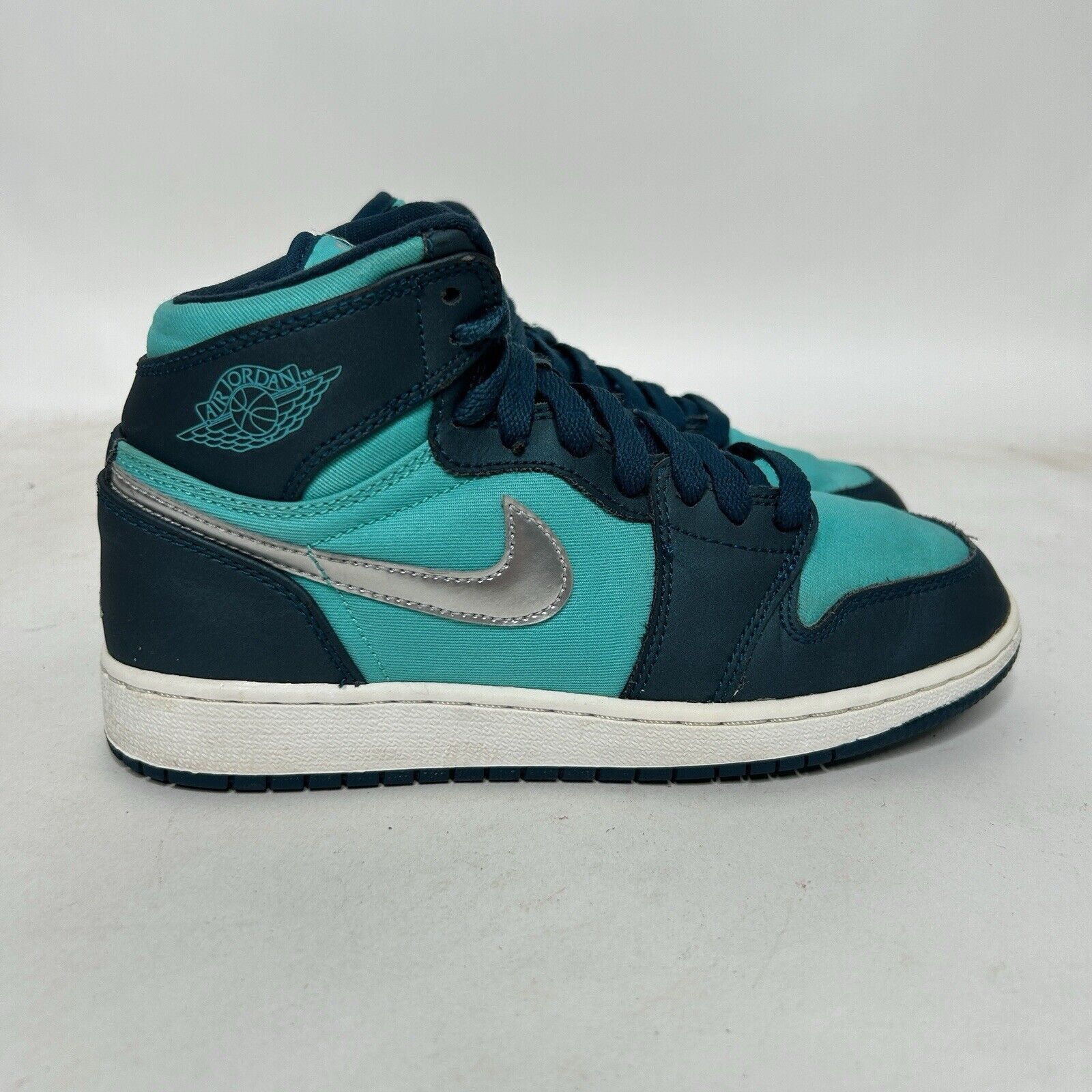 Nike Nike Air Jordan 1 Retro High GG “Hyper Jade” 2024 Size US 6 / IT 36 - 4 Thumbnail