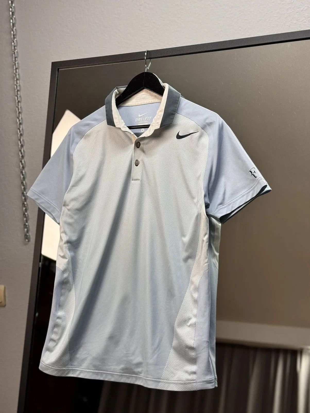 Nike TENNIS COURT 2013 ROGER FEDERER GSTAAD NIKE RF JERSEY Size US L / EU 52-54 / 3 - 3 Thumbnail