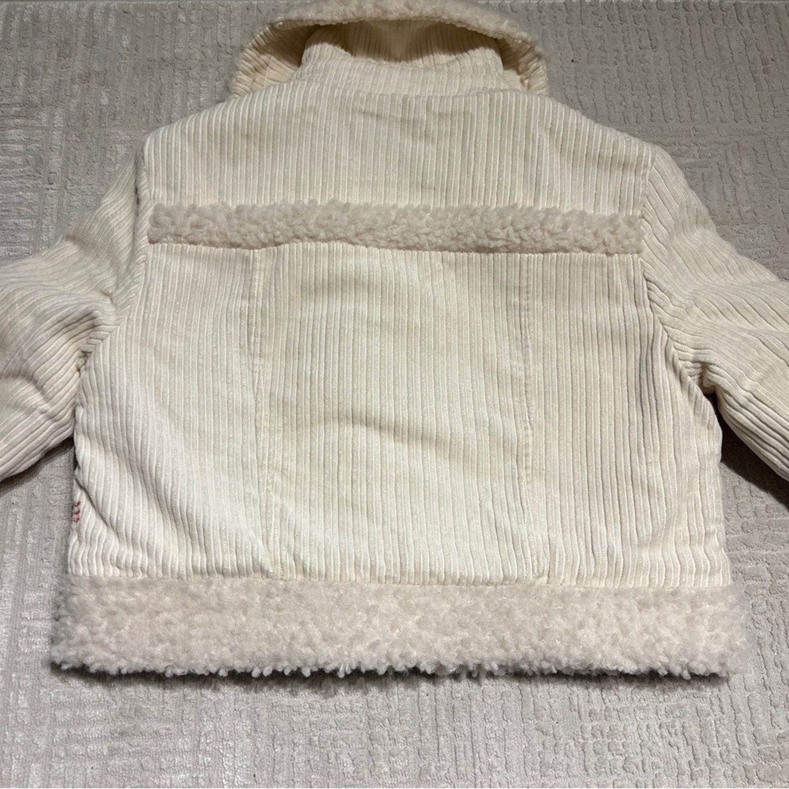 Urban Outfitters Urban Outfitters BDG Ivory/Cream Sherpa Jacket Women’s Small Size S / US 4 / IT 40 - 3 Thumbnail