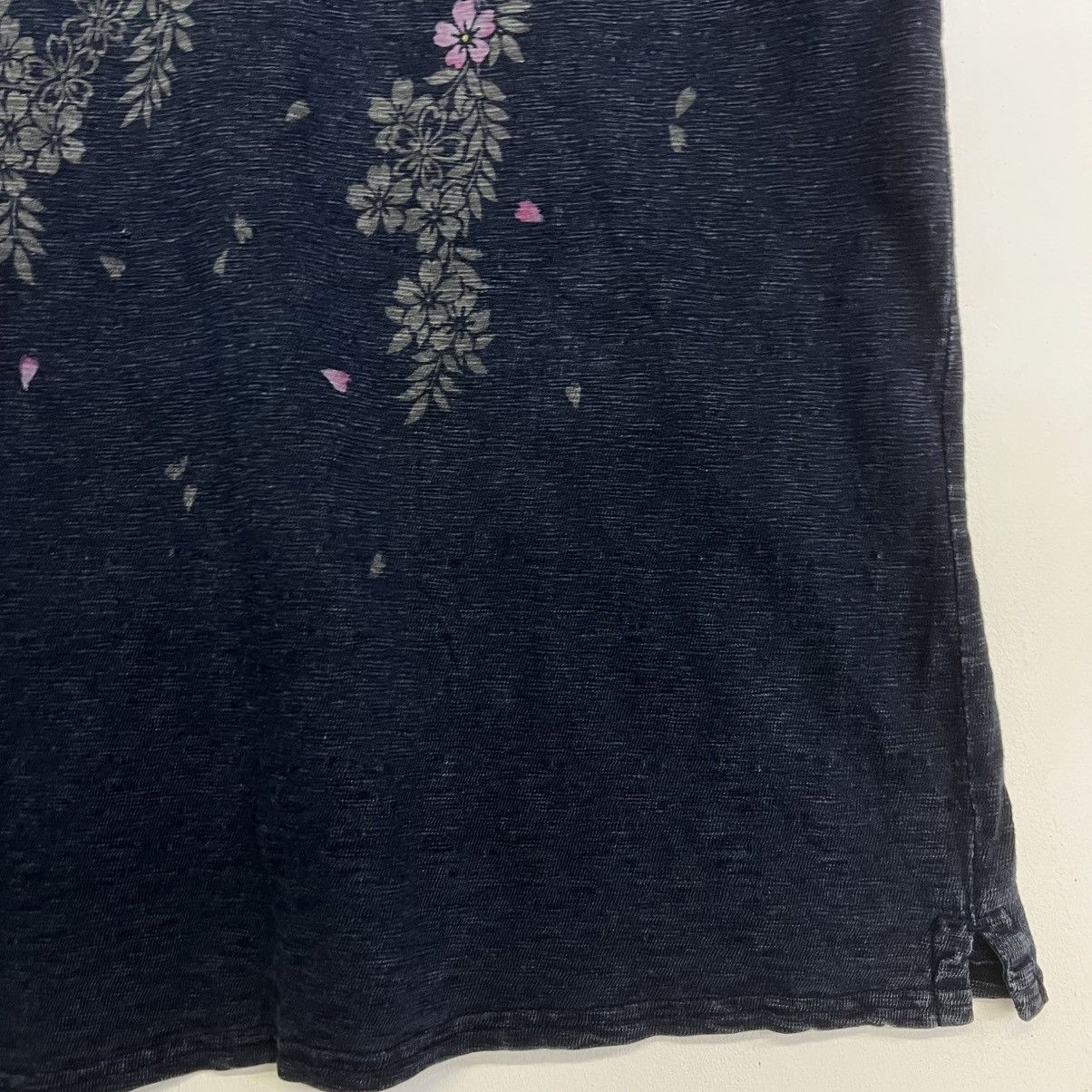 Indigo AUSTERE JAPAN KOROMO KYOTO INDIGO SUKAJAN SAKURA FLORAL TEE Size US M / EU 48-50 / 2 - 9 Thumbnail