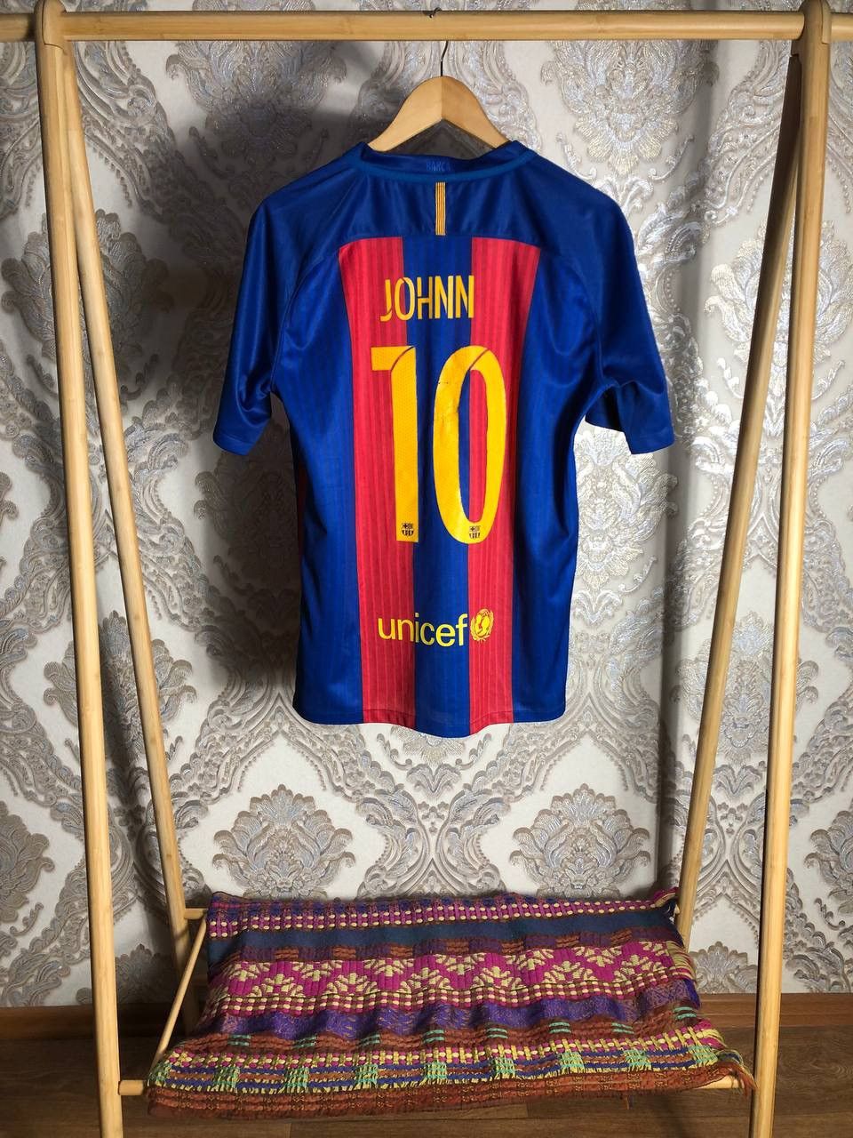 Vintage NIKE FC BARCELONA SPAIN SOCCER JERSEY RETRO BLOKE Y2K 90s Size US L / EU 52-54 / 3 - 6 Thumbnail