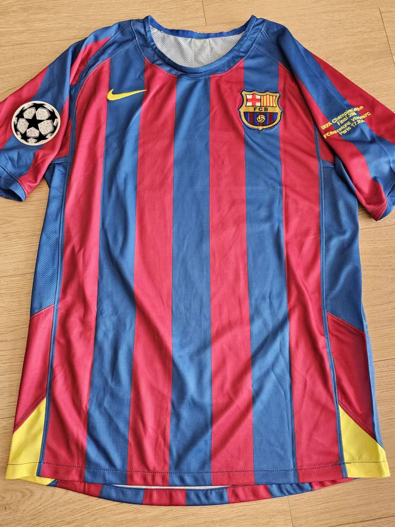 Other 2005 06 Barcelona 10 Ronaldinho Jersey Size US M / EU 48-50 / 2 - 2 Thumbnail