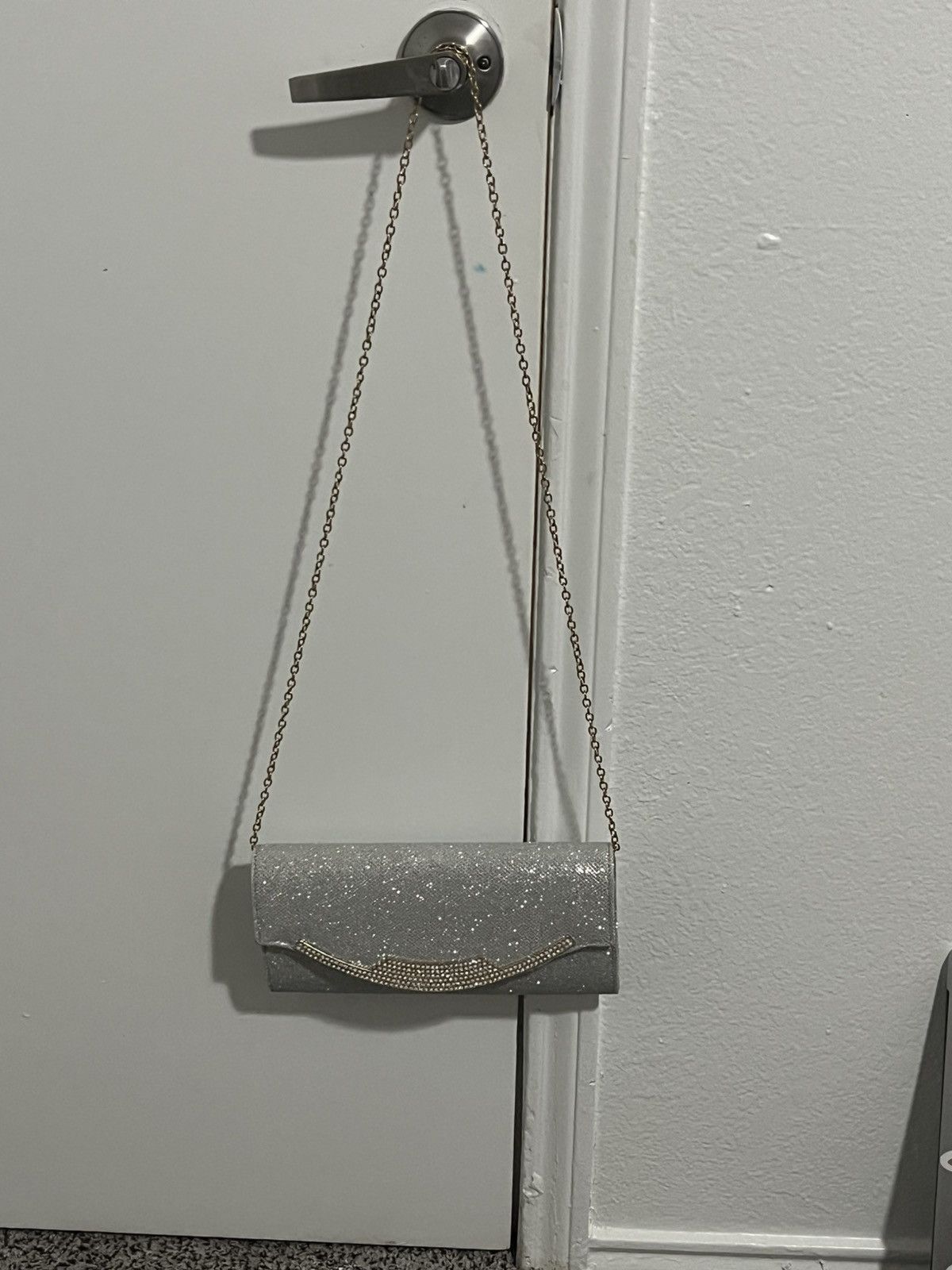 Other Silver clutch bag with gold chain Size ONE SIZE - 2 Thumbnail