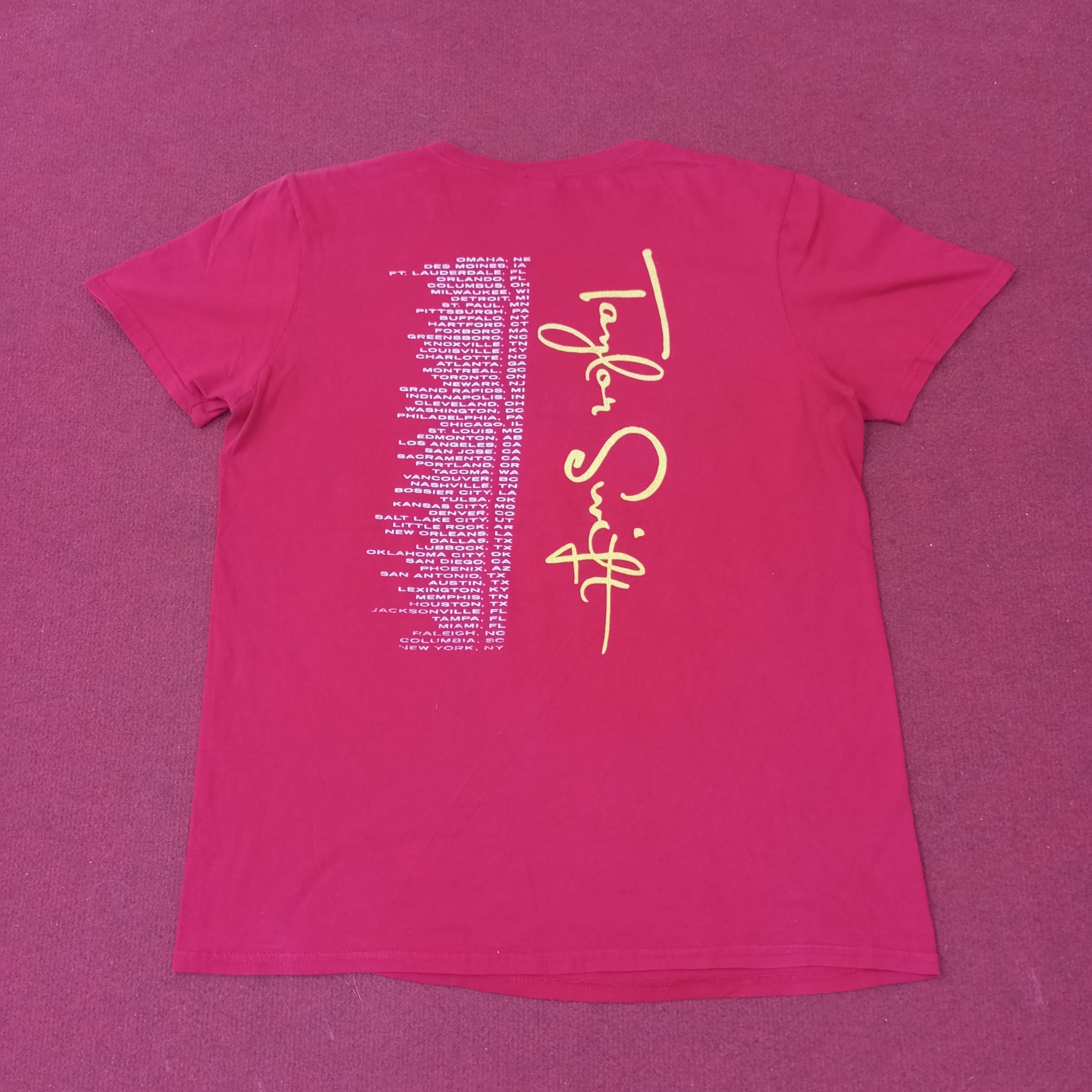 Band Tees Taylor Swift Singer Music Tour Tshirt c249n37 Size US M / EU 48-50 / 2 - 8 Thumbnail