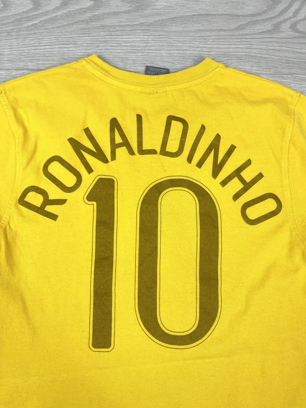 Vintage Blokecore⚽️ Nike Vintage 00s Brazil Ronaldinho T Shirt Size US M / EU 48-50 / 2 - 8 Thumbnail