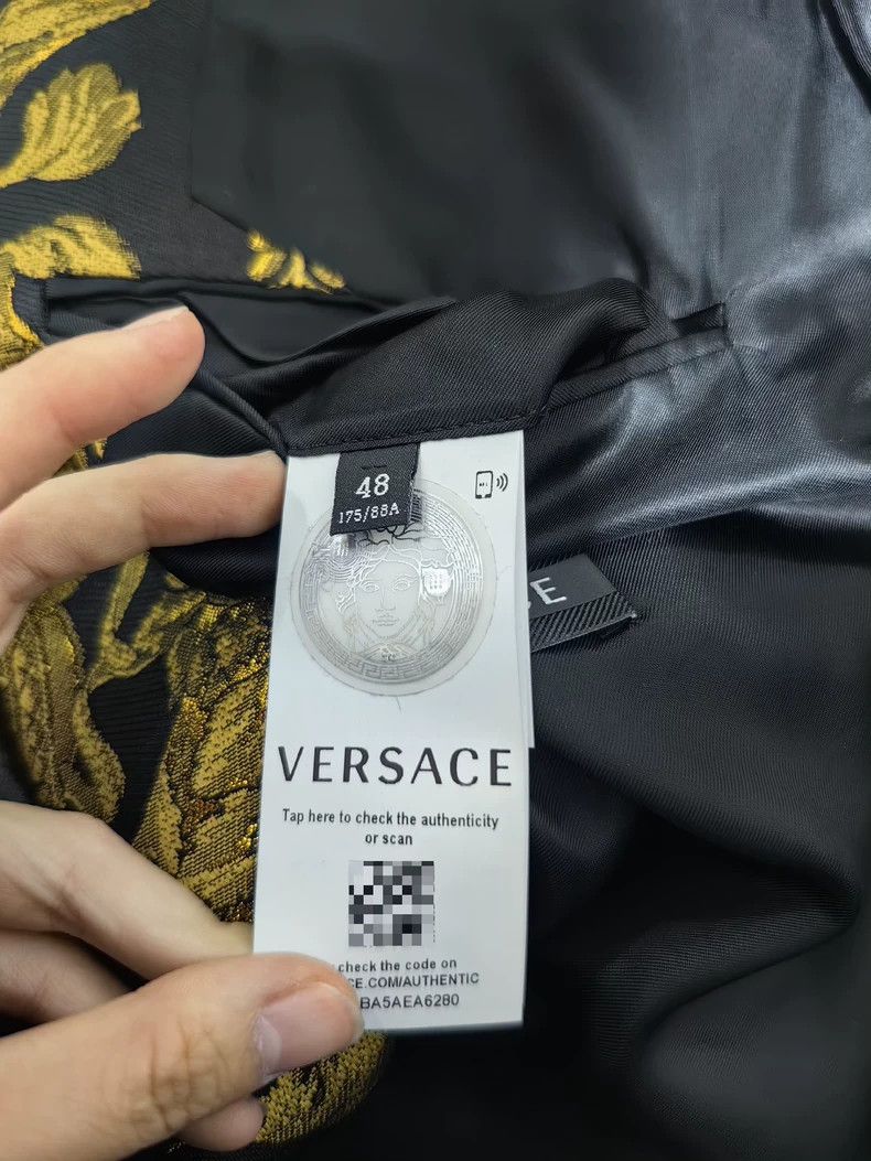 Versace Versace Thorn floral neckline suit Size US L / EU 52-54 / 3 - 7 Thumbnail