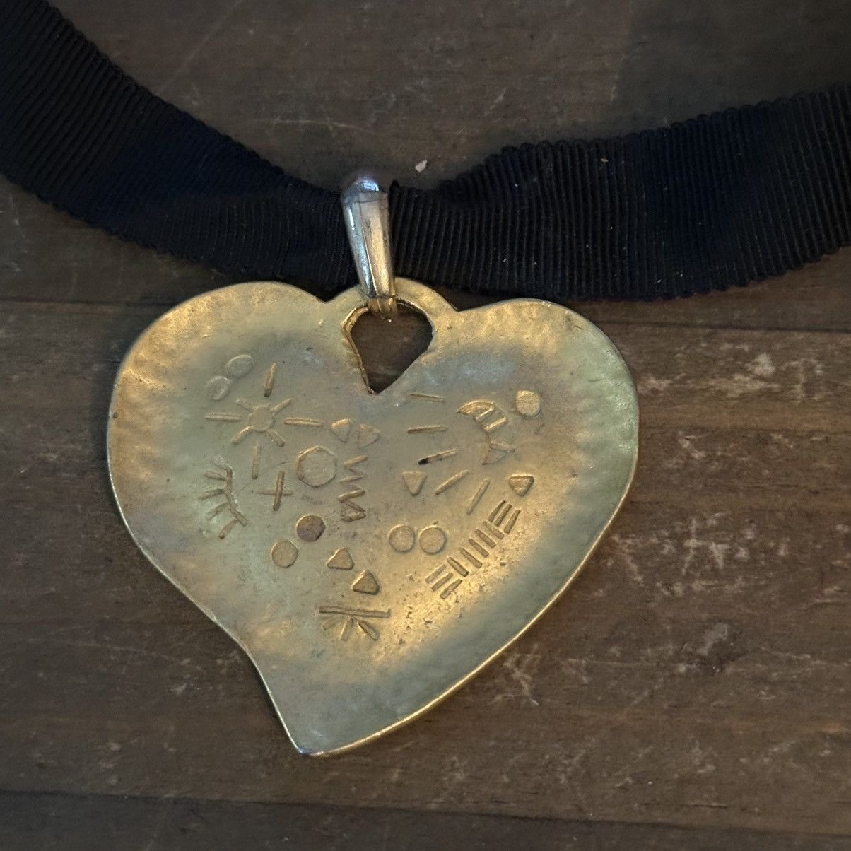 Vintage Vintage large heart pendant ribbon choker necklace Size ONE SIZE - 4 Thumbnail