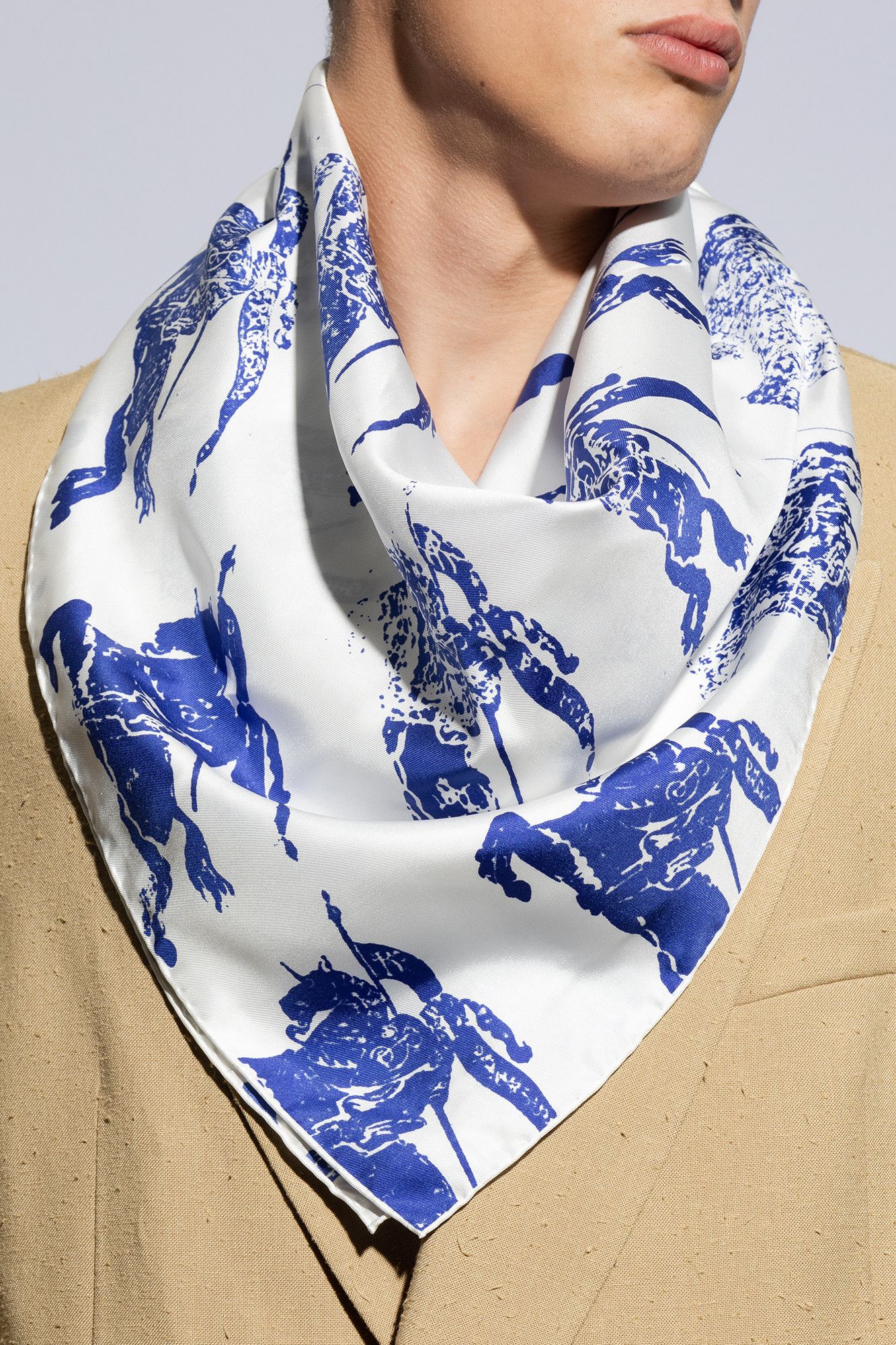 Burberry BURBERRY white blue EKD knight logo print square silk scarf Size ONE SIZE - 1 Thumbnail