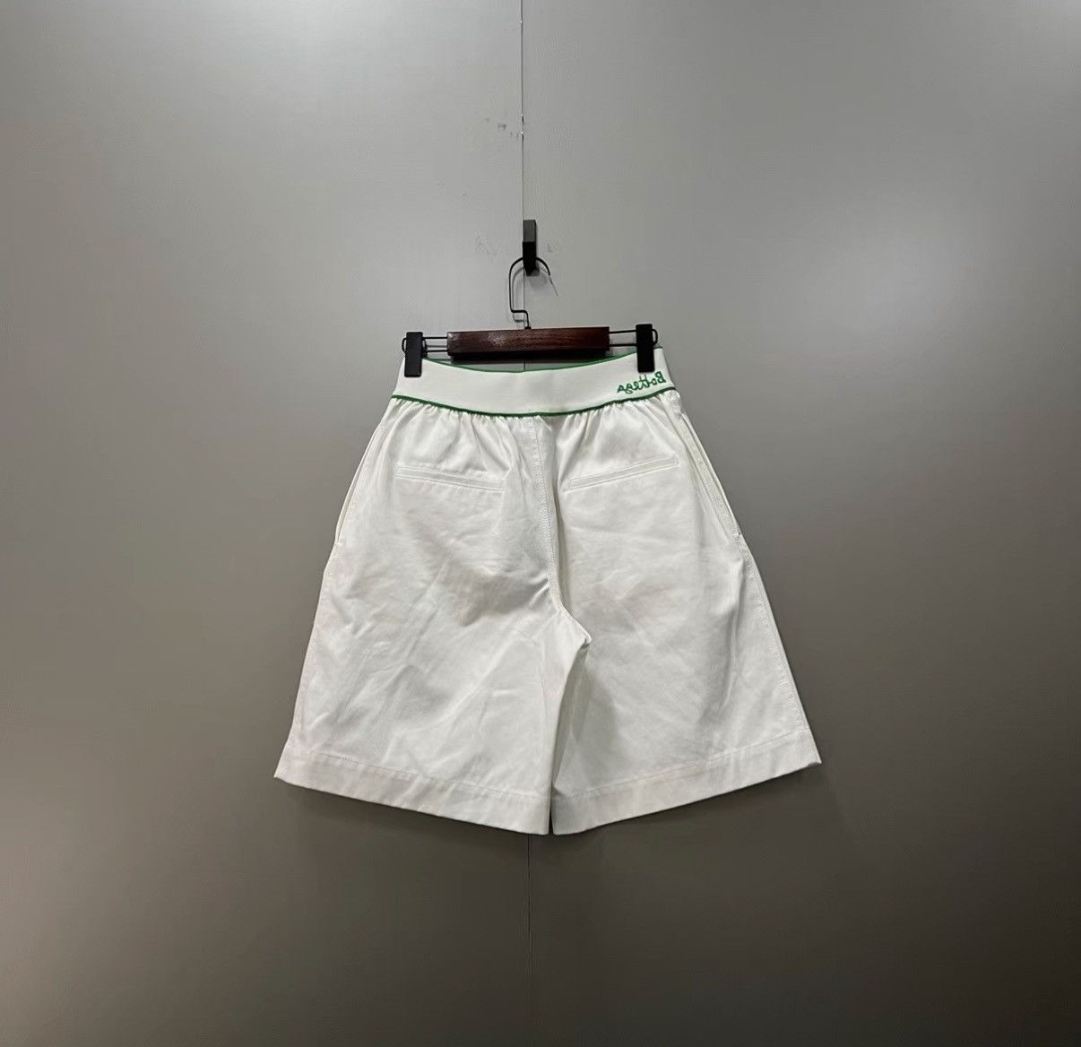 Bottega Veneta Bottega Veneta BV White & Green Printed Logo Shorts J41 Size US 32 / EU 48 - 2 Thumbnail