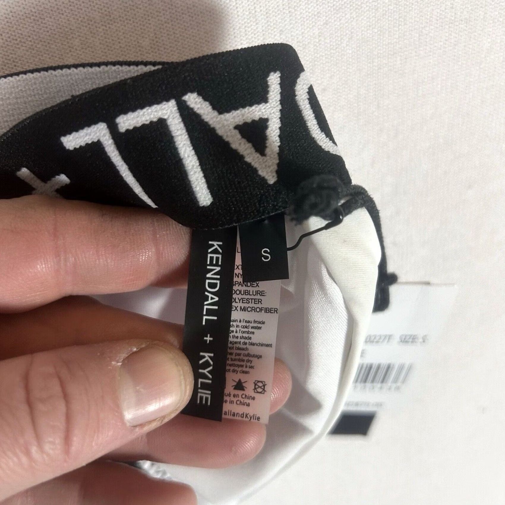 Vintage Kendall & Kylie Sports Bra Womens S White KKSA-10227T NWT Casual Activewear Underwire Wireless Nylon Polyester Spandex Shirt (Bras) Size ONE SIZE - 4 Thumbnail