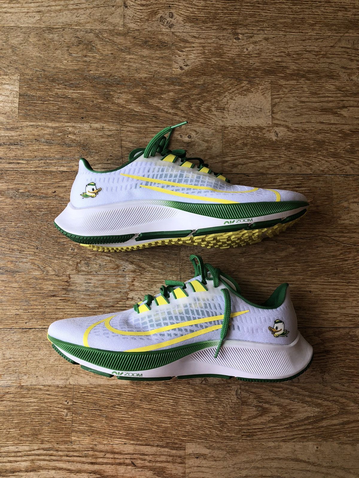image of Nike Air Zoom Pegasus 37 Oregon Ducks White Run Shoes, Men's (Size 8.5)