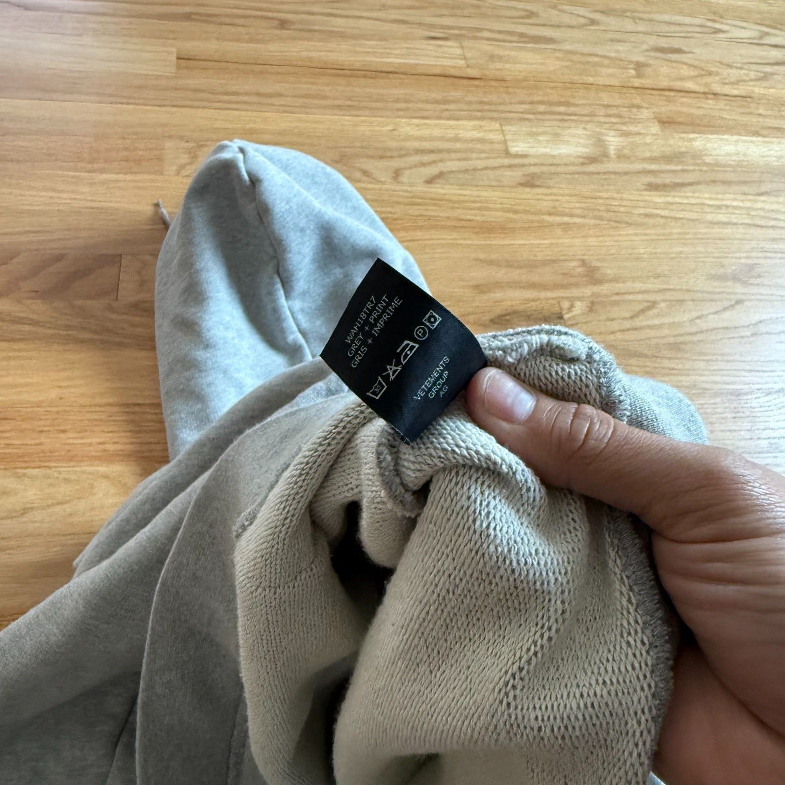 Vetements VETEMENTS AW18 Misplaced Grey Heavyweight Hoodie Size M / US 6-8 / IT 42-44 - 4 Thumbnail