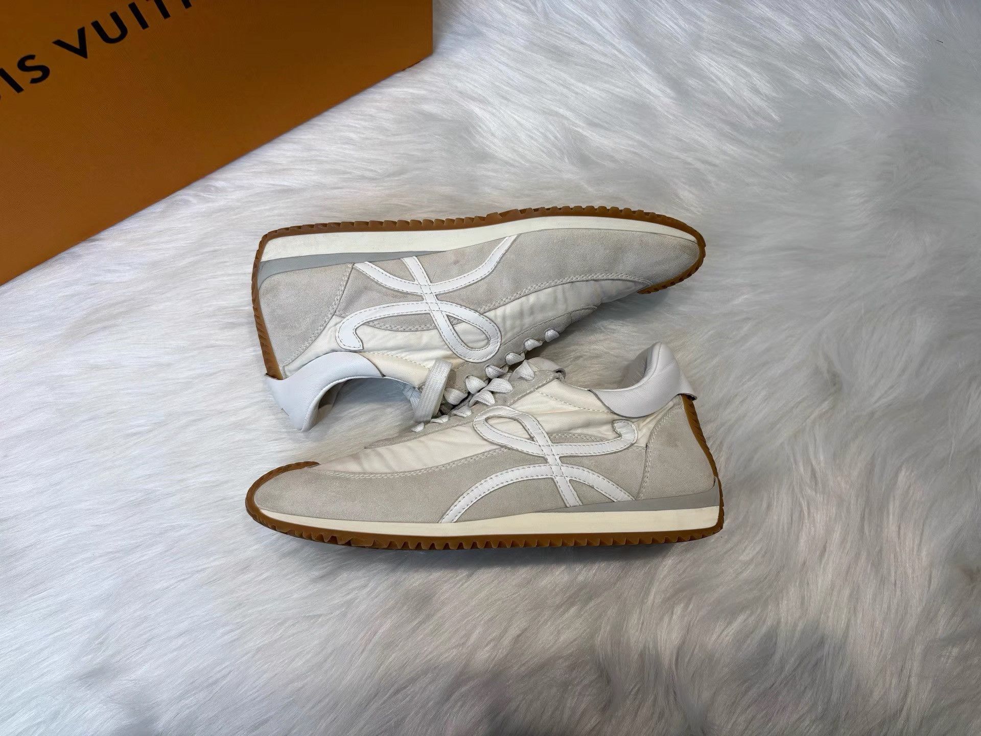 Loewe Loewe Flow Runner Sneakers White/Grey K36 Size US 8 / EU 41 - 7 Thumbnail