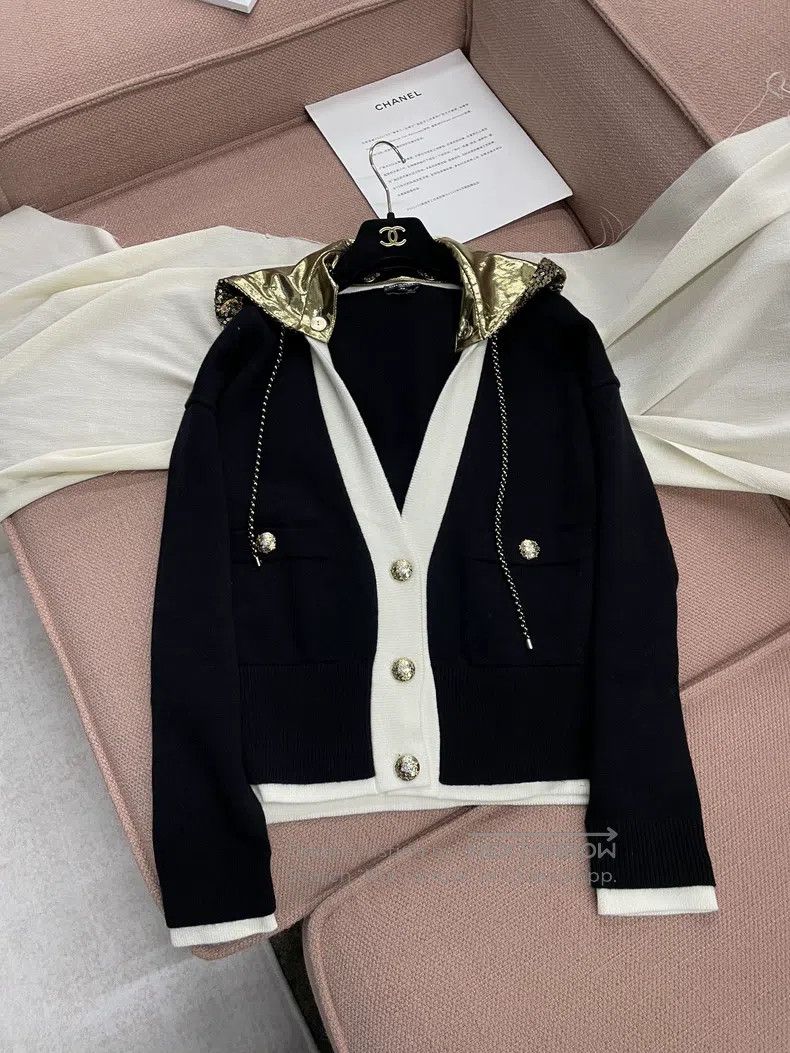 Chanel Chanel 24C gold sequin jacket Size S / US 4 / IT 40 - 1 Thumbnail