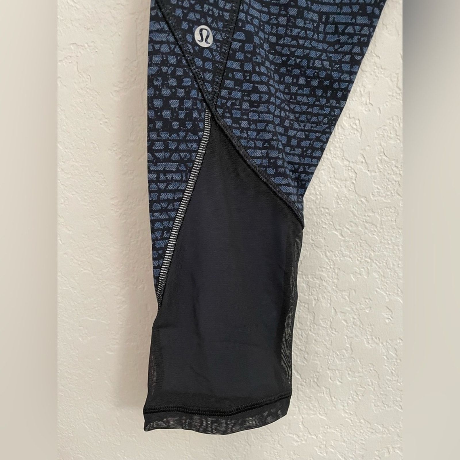 Lululemon Lululemon Shatter Weave Desert Teal 19” tights in Size 4 Size 26" / US 2 / IT 38 - 3 Thumbnail