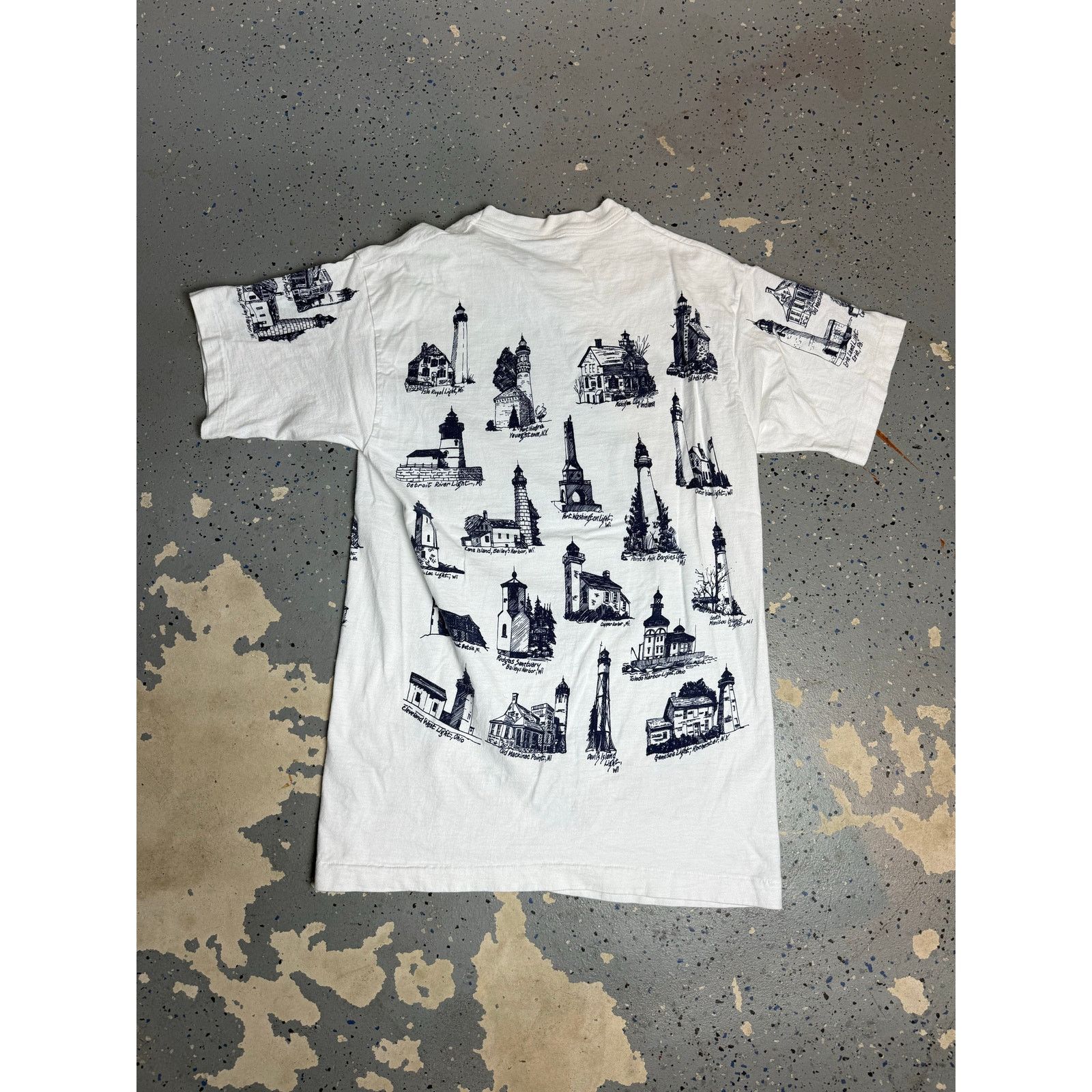 Fruit Of The Loom Vintage 90s lighthouse tee all over print Size US L / EU 52-54 / 3 - 7 Thumbnail