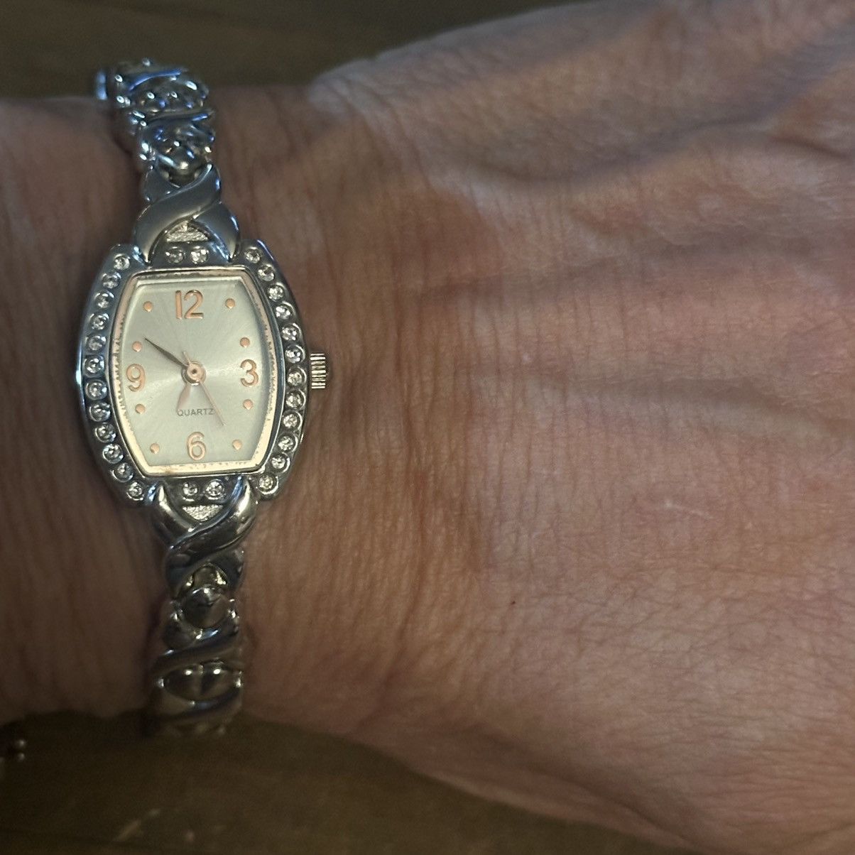 Vintage Vintage silver tone hugs & kisses watch Size ONE SIZE - 2 Thumbnail